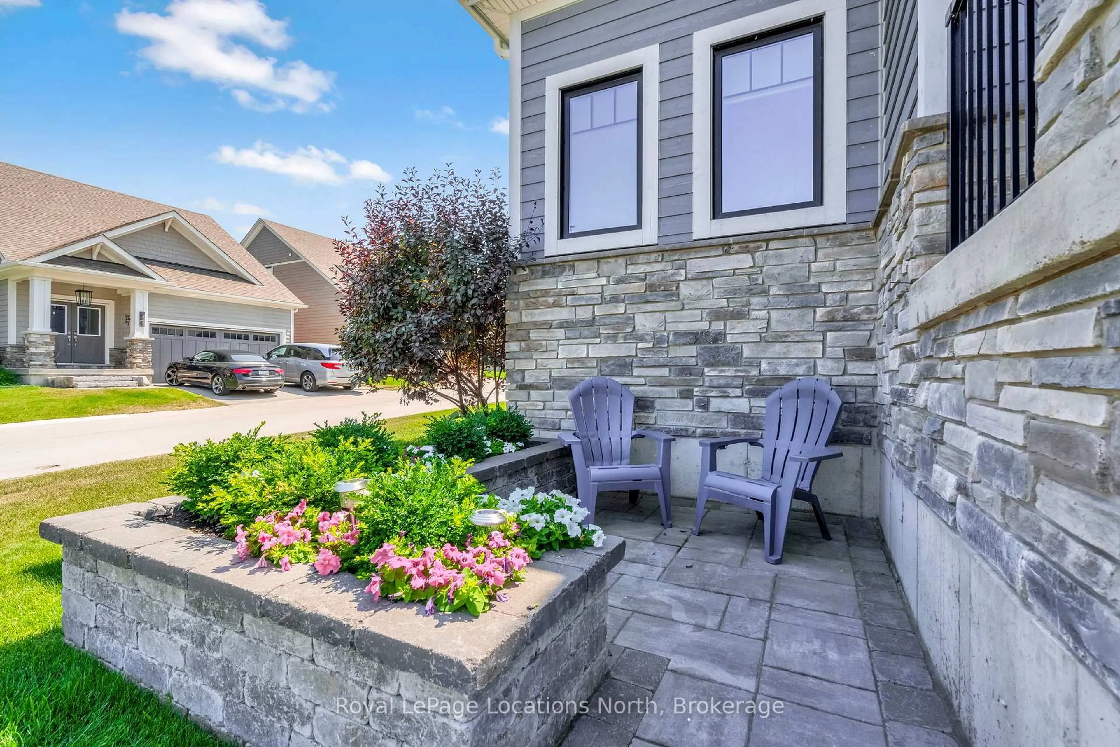 Patio, street for 164 Anchors Way, Blue Mountains Ontario N0H 2P0