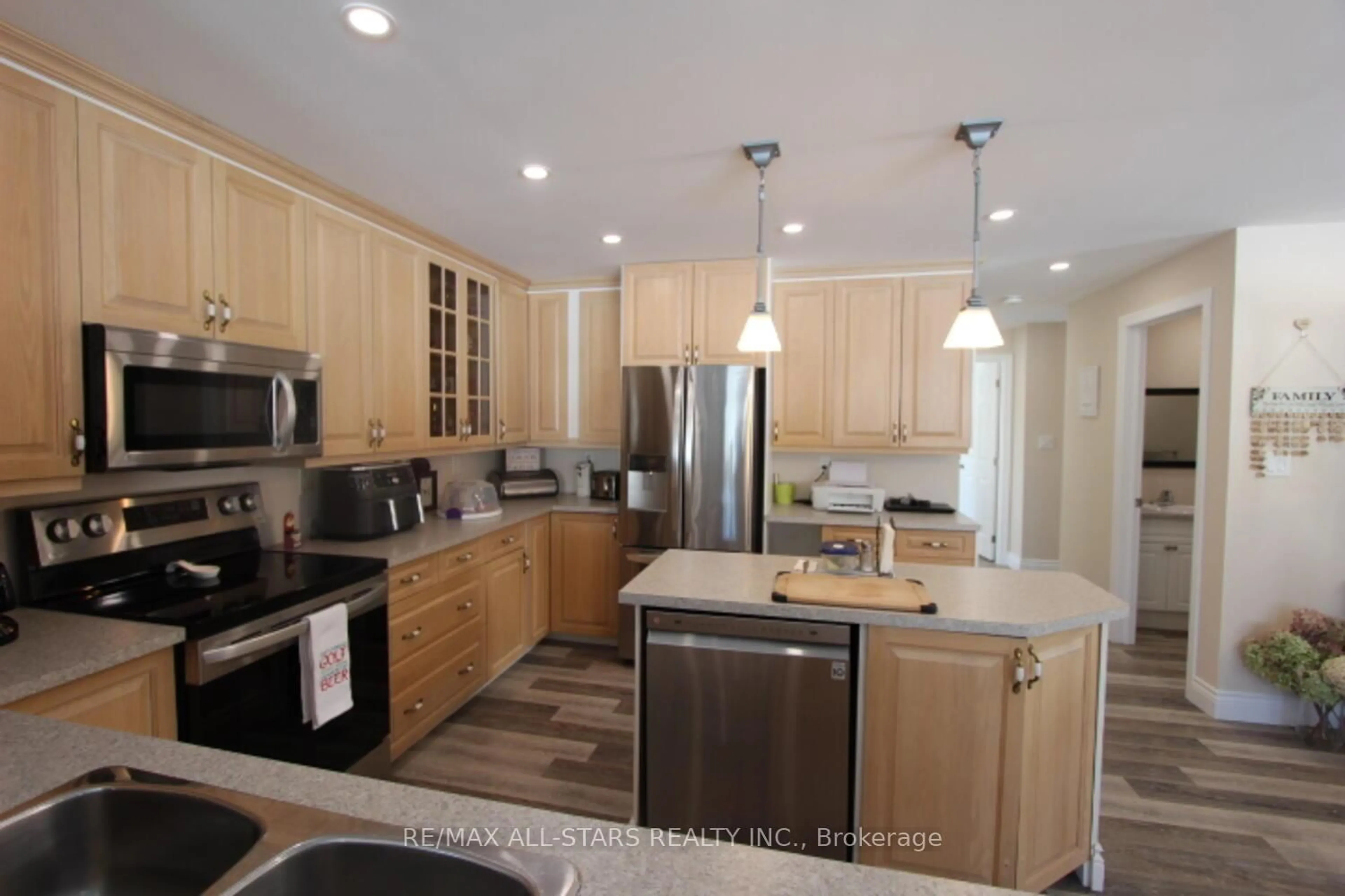 Open concept kitchen, unknown for 47 Need St, Kawartha Lakes Ontario K0M 1A0