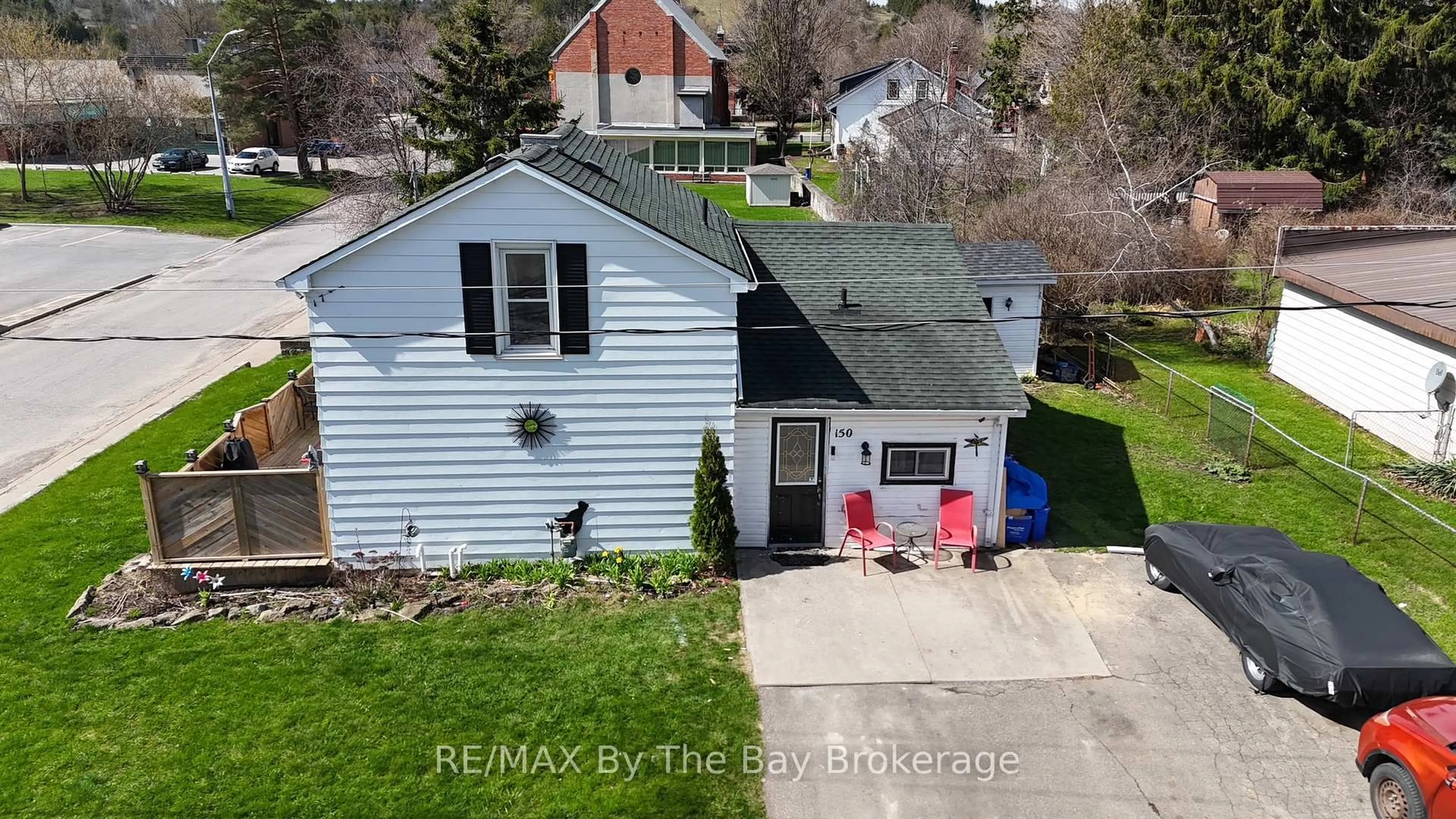 A pic from outside/outdoor area/front of a property/back of a property/a pic from drone, street for 150 Daniel St, Erin Ontario N0B 1T0