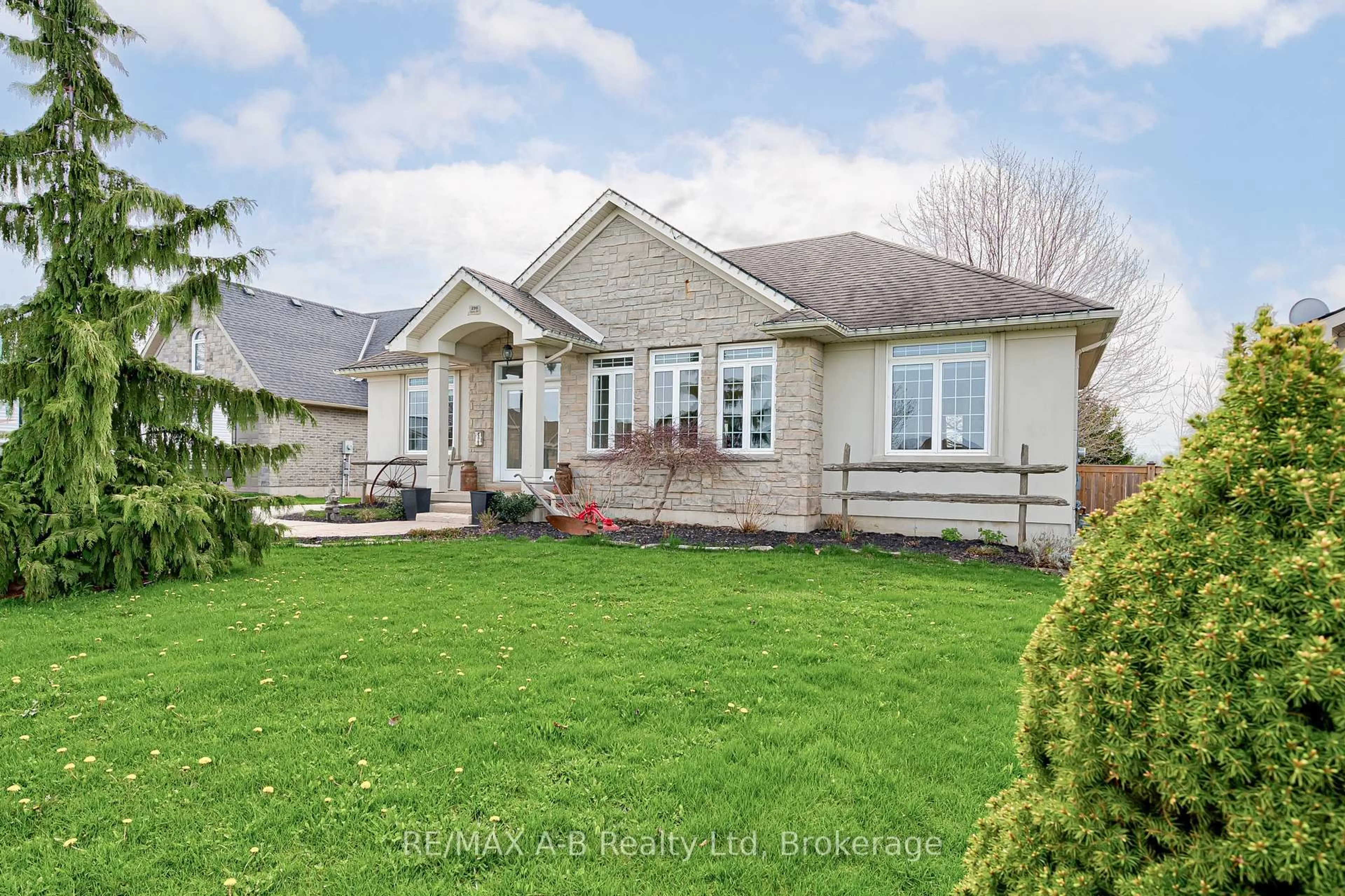 Unknown for 296 Glass St, St. Marys Ontario N4X 1E5