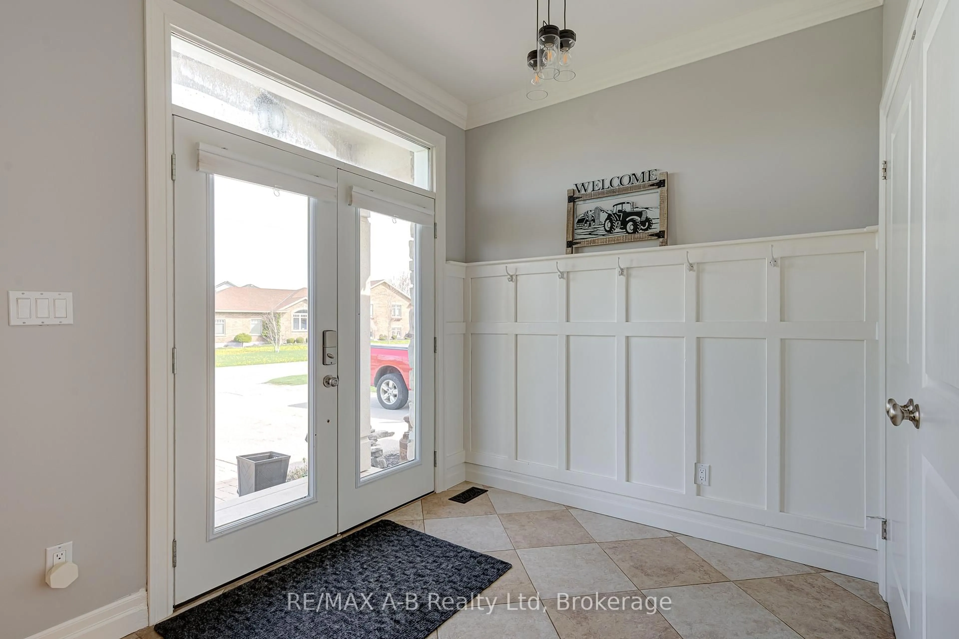 Indoor entryway for 296 Glass St, St. Marys Ontario N4X 1E5