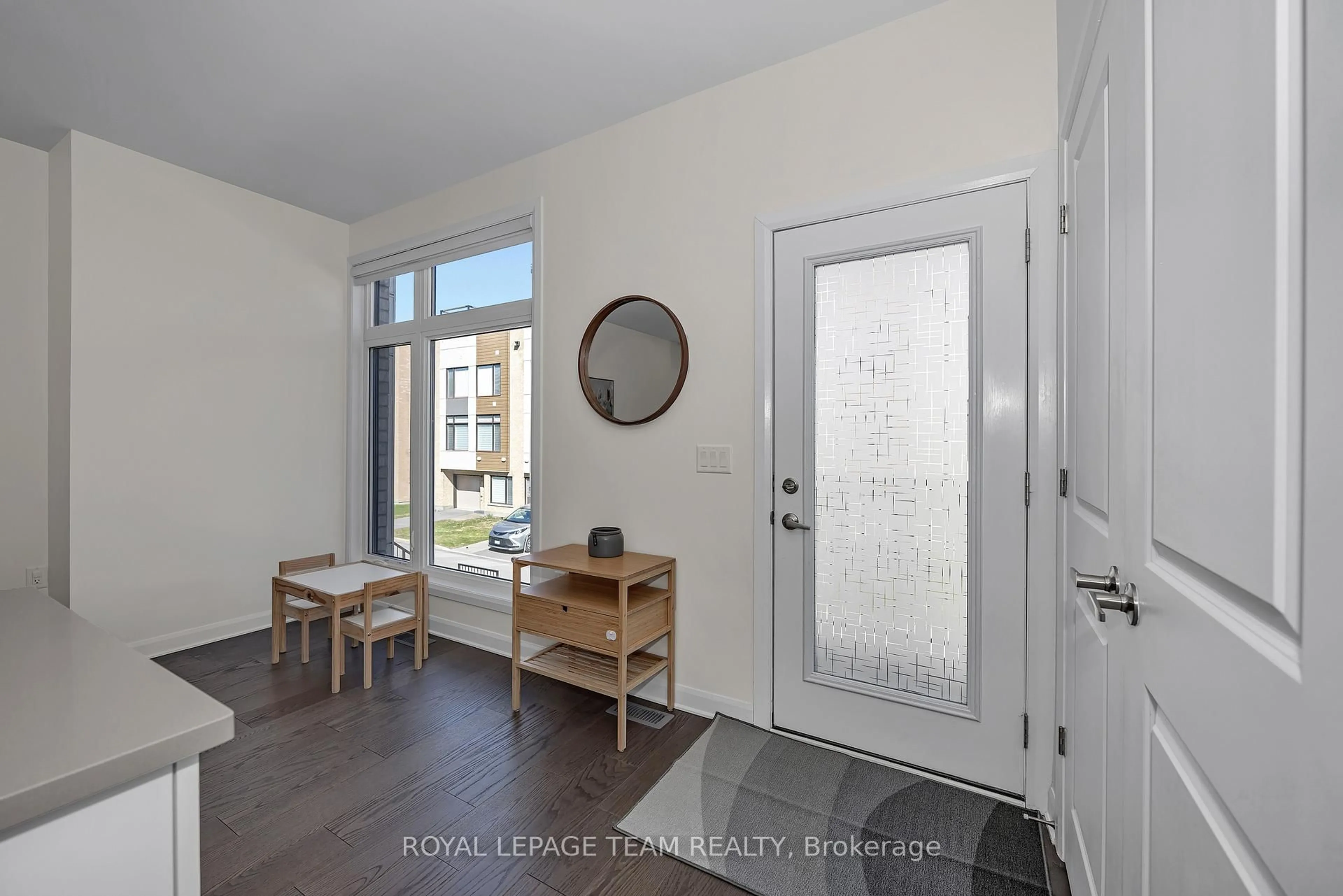 Indoor entryway for 338 Foliage Private, Ottawa Ontario K2H 0C5