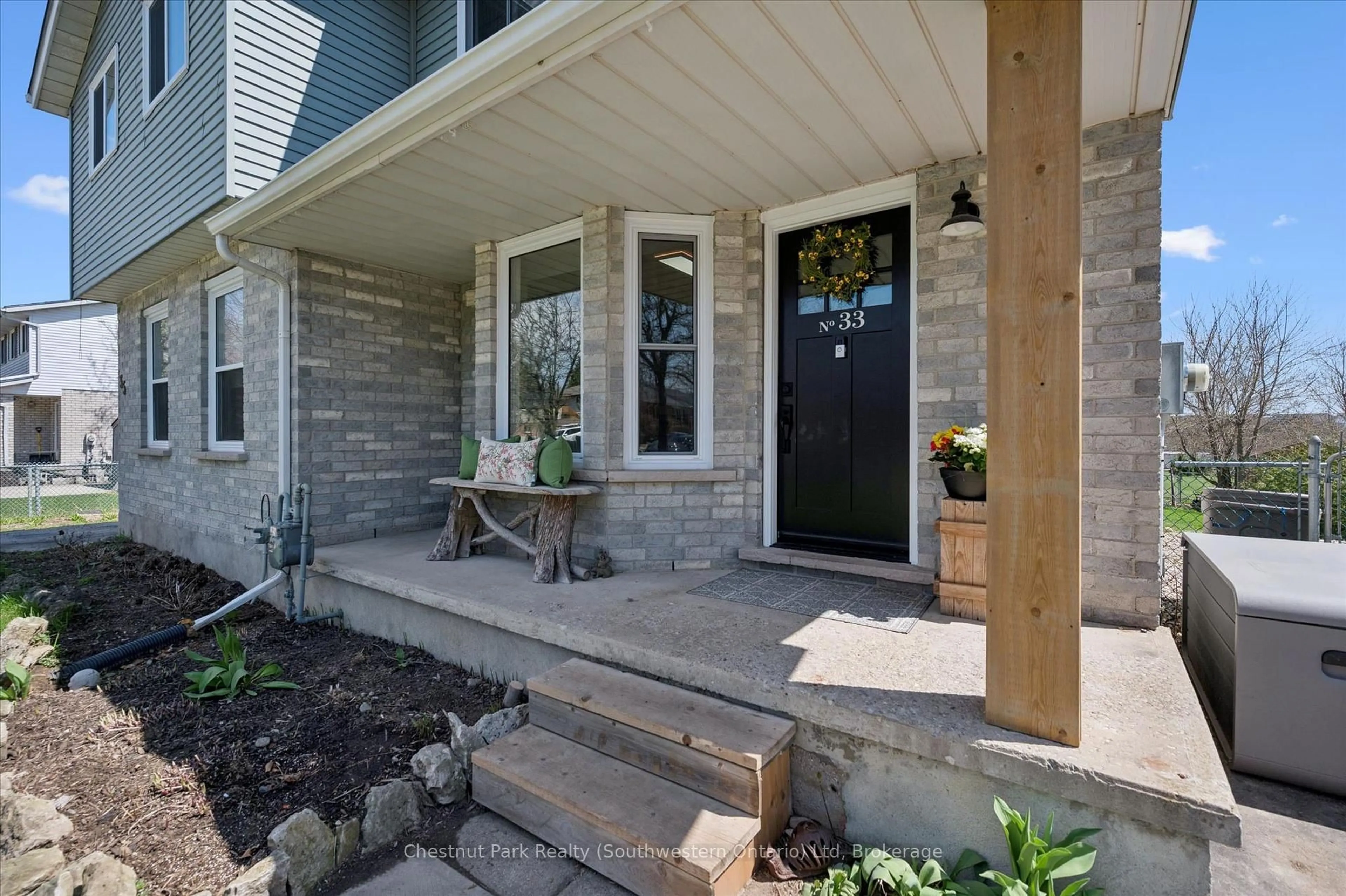 Indoor entryway for 33 Wilson Cres, Centre Wellington Ontario N0B 1S0
