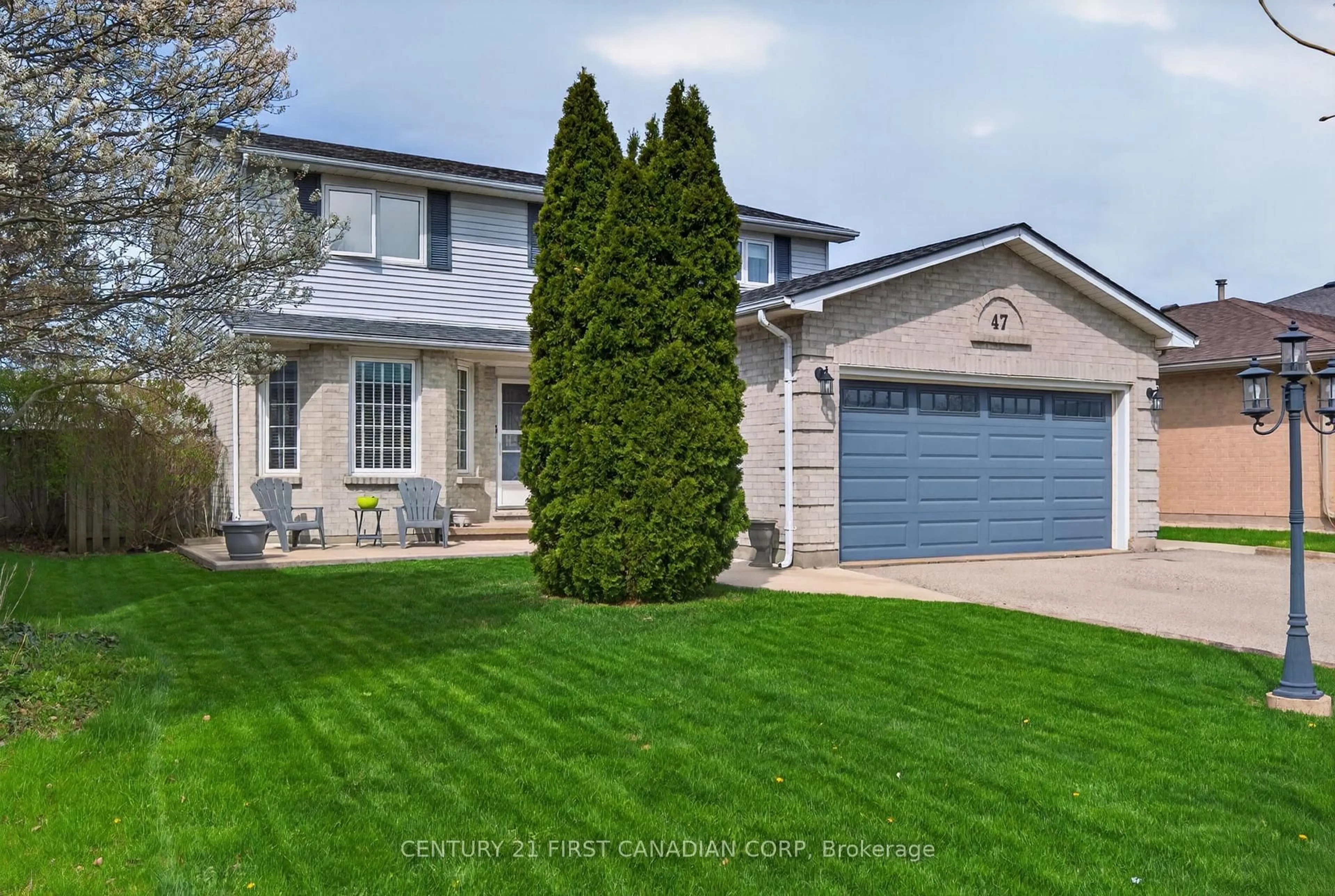 Home with vinyl exterior material, street for 47 Sloane Cres, London South Ontario N6E 3A7
