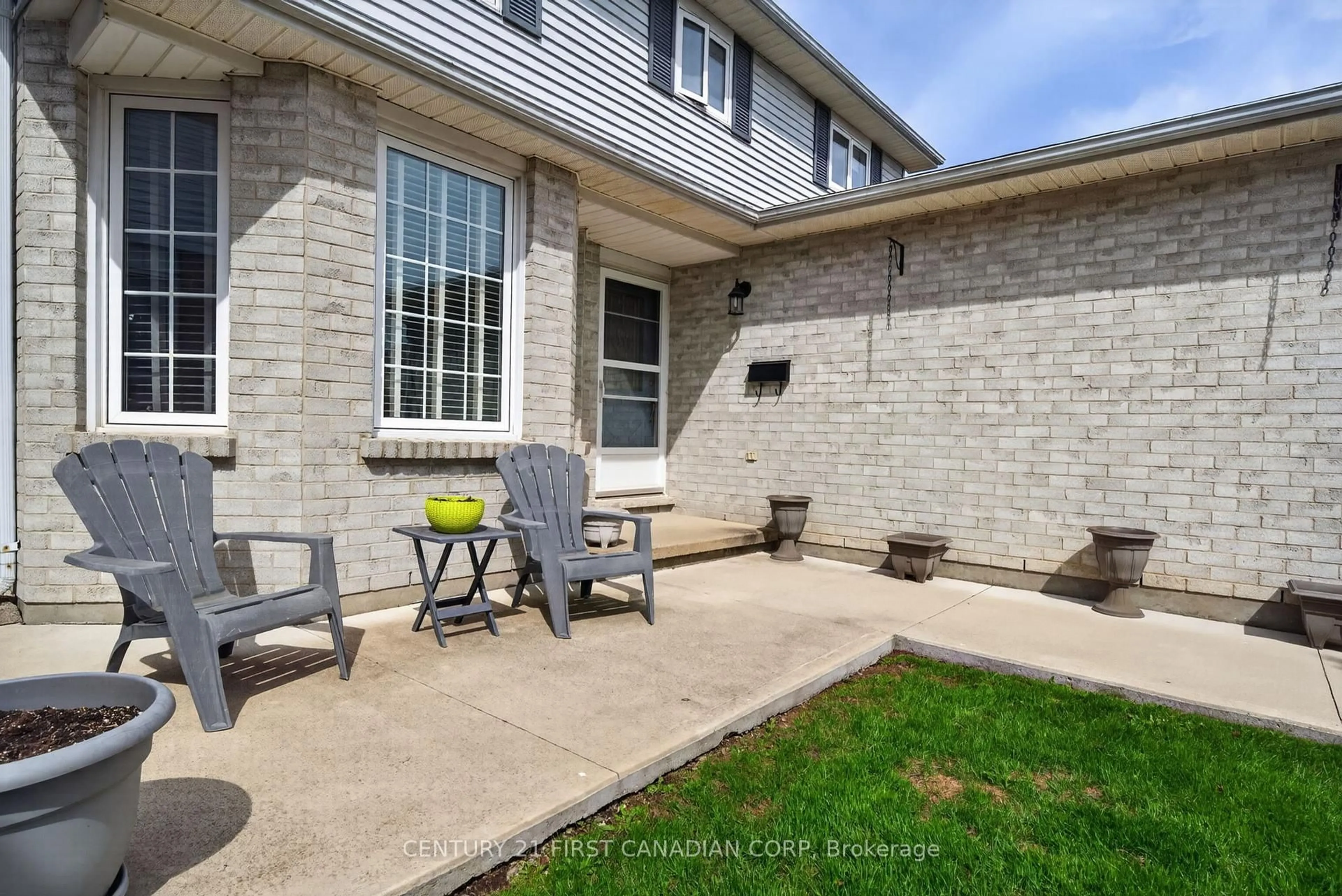 Patio, street for 47 Sloane Cres, London South Ontario N6E 3A7