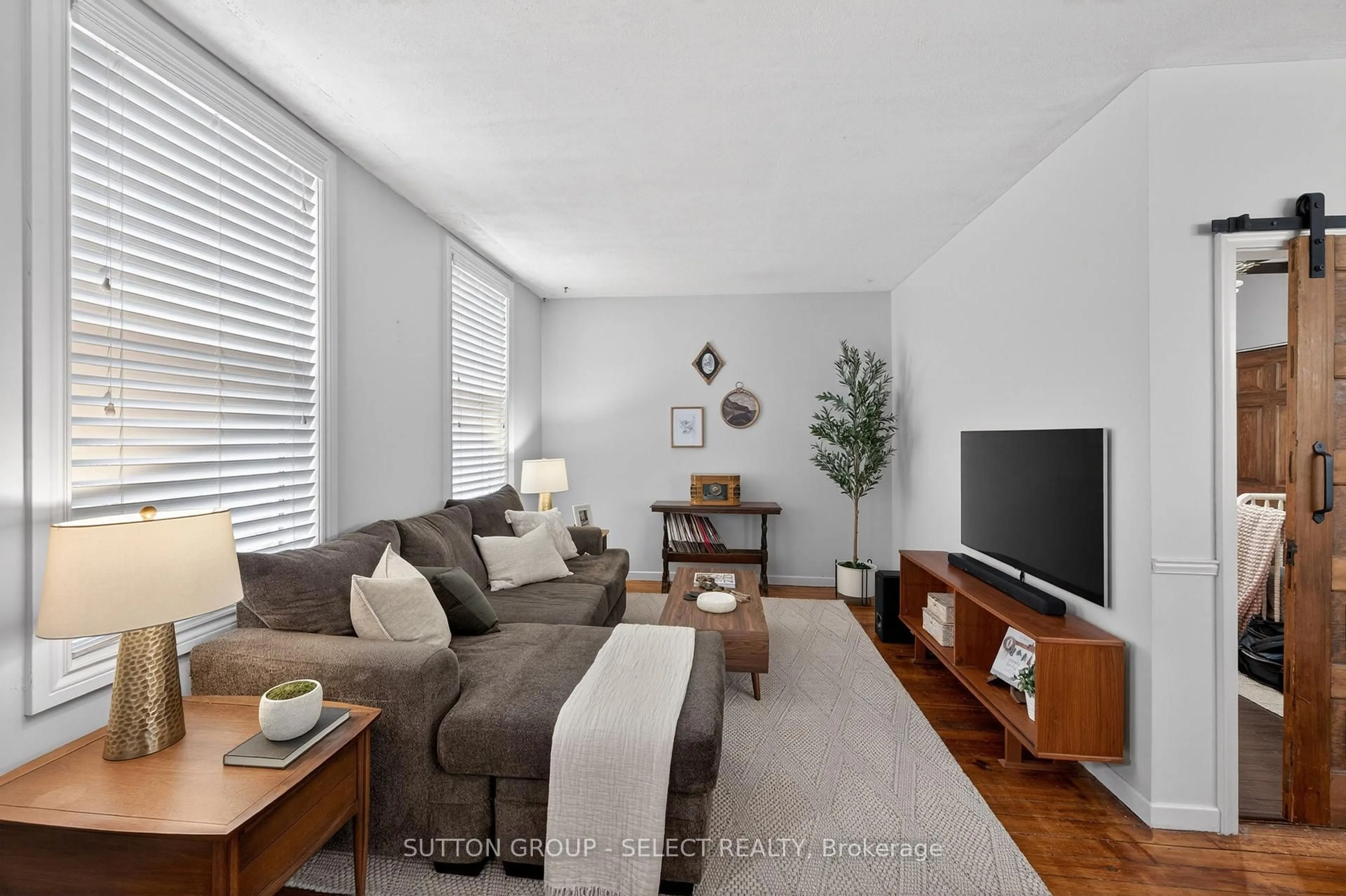 Living room with furniture, unknown for 687 Princess Ave, London East Ontario N5W 3M2