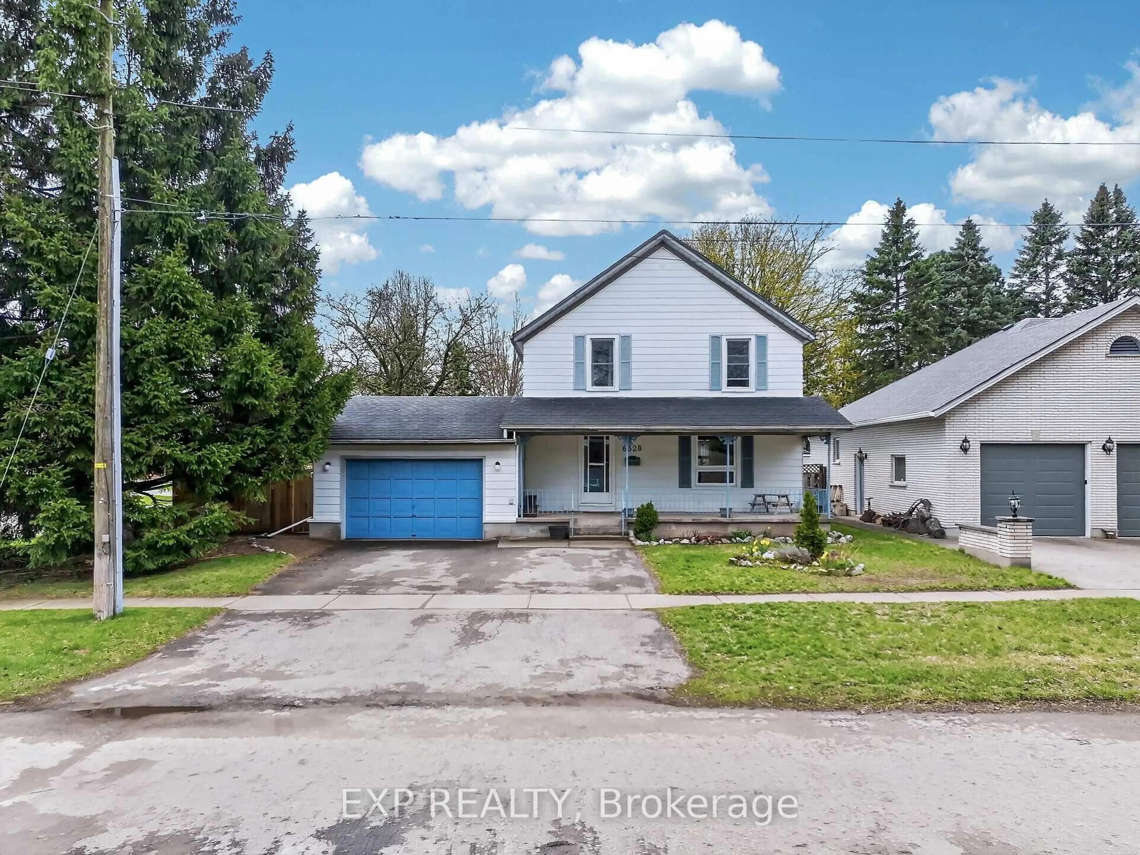 A pic from outside/outdoor area/front of a property/back of a property/a pic from drone, street for 6328 Gore St, Niagara Falls Ontario L2J 1X8