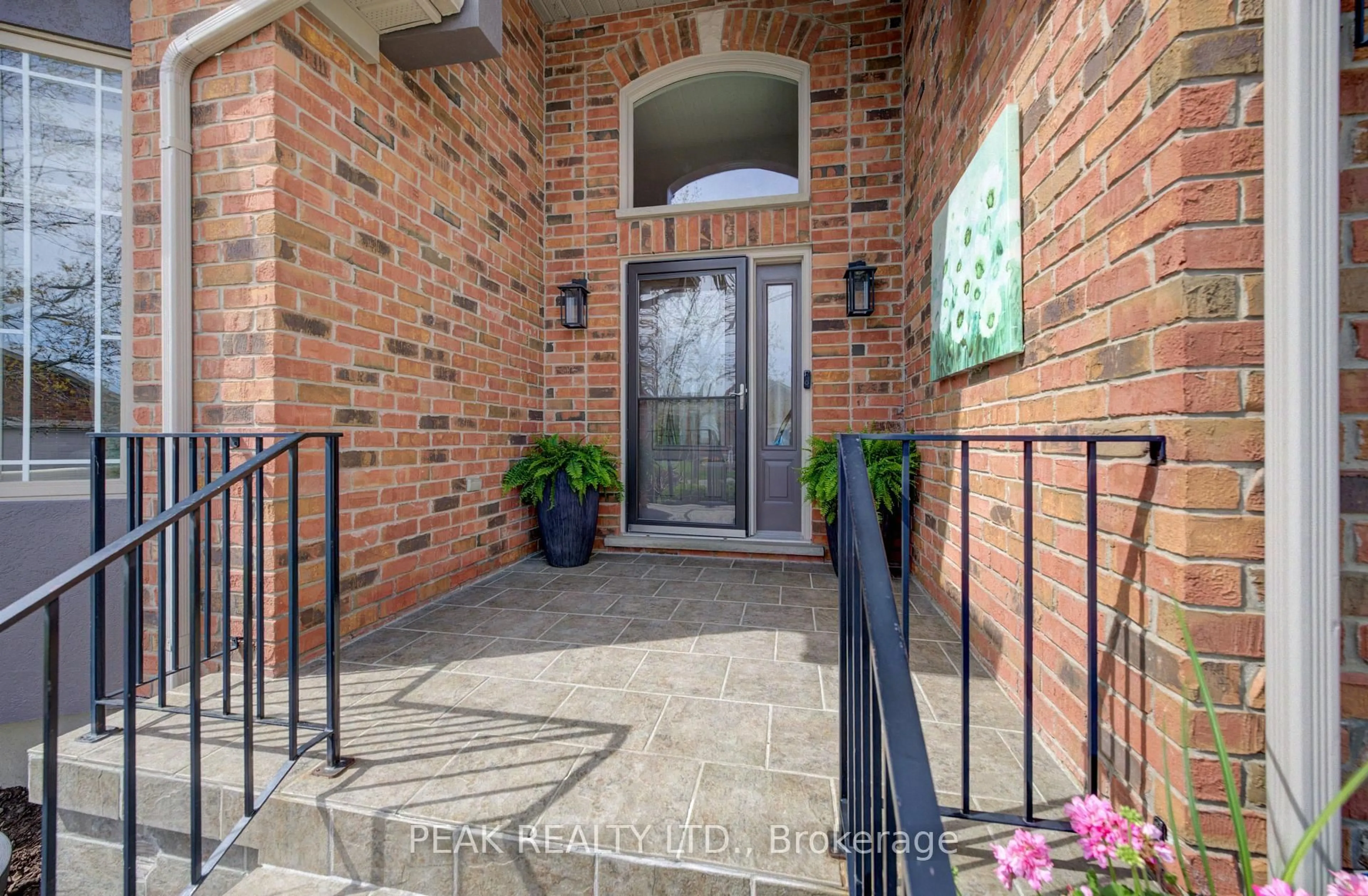 Indoor entryway for 39 Shirefield Lane, Wilmot Ontario N3A 4L8