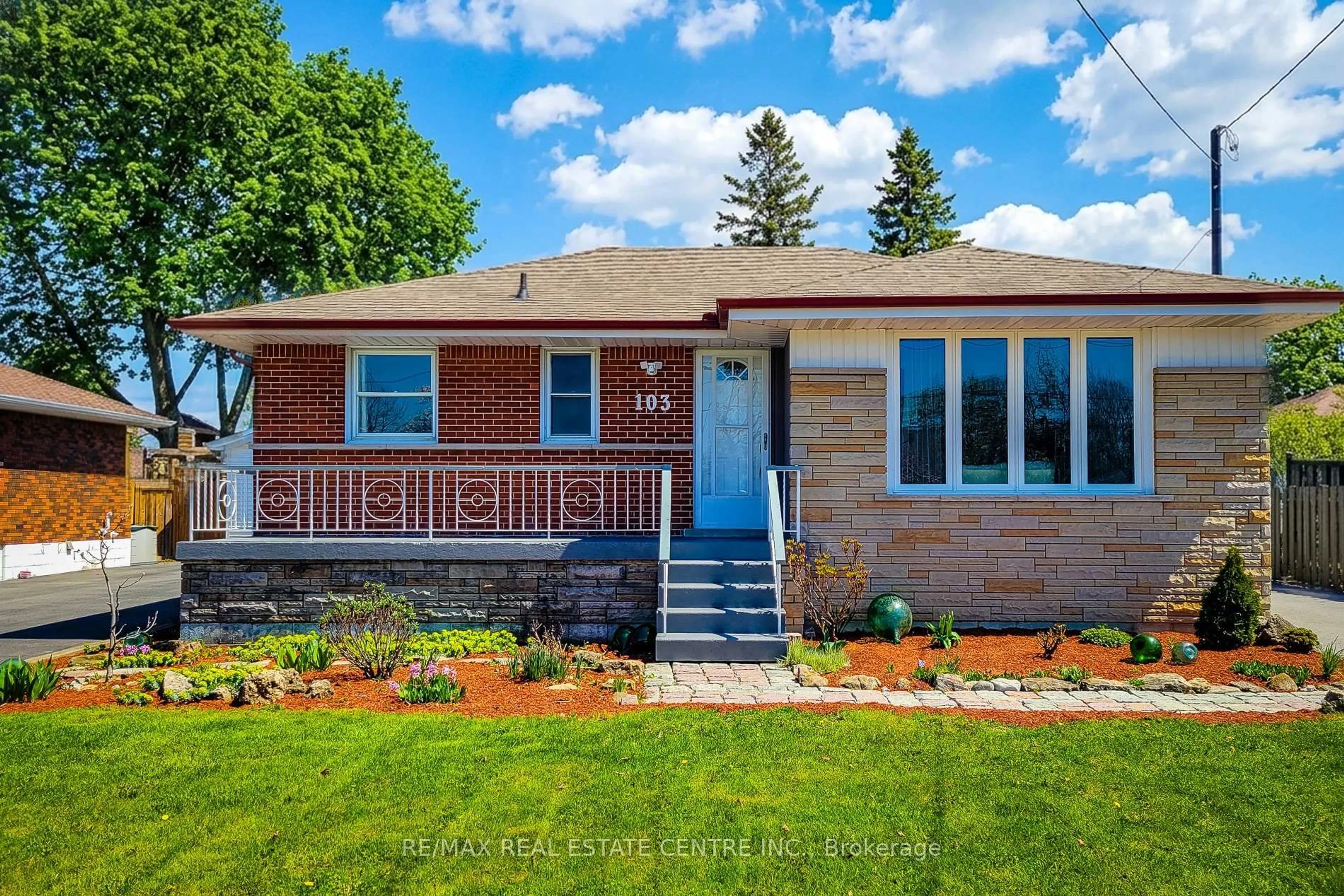 Home with brick exterior material, street for 103 East 45th St, Hamilton Ontario L8T 3J9