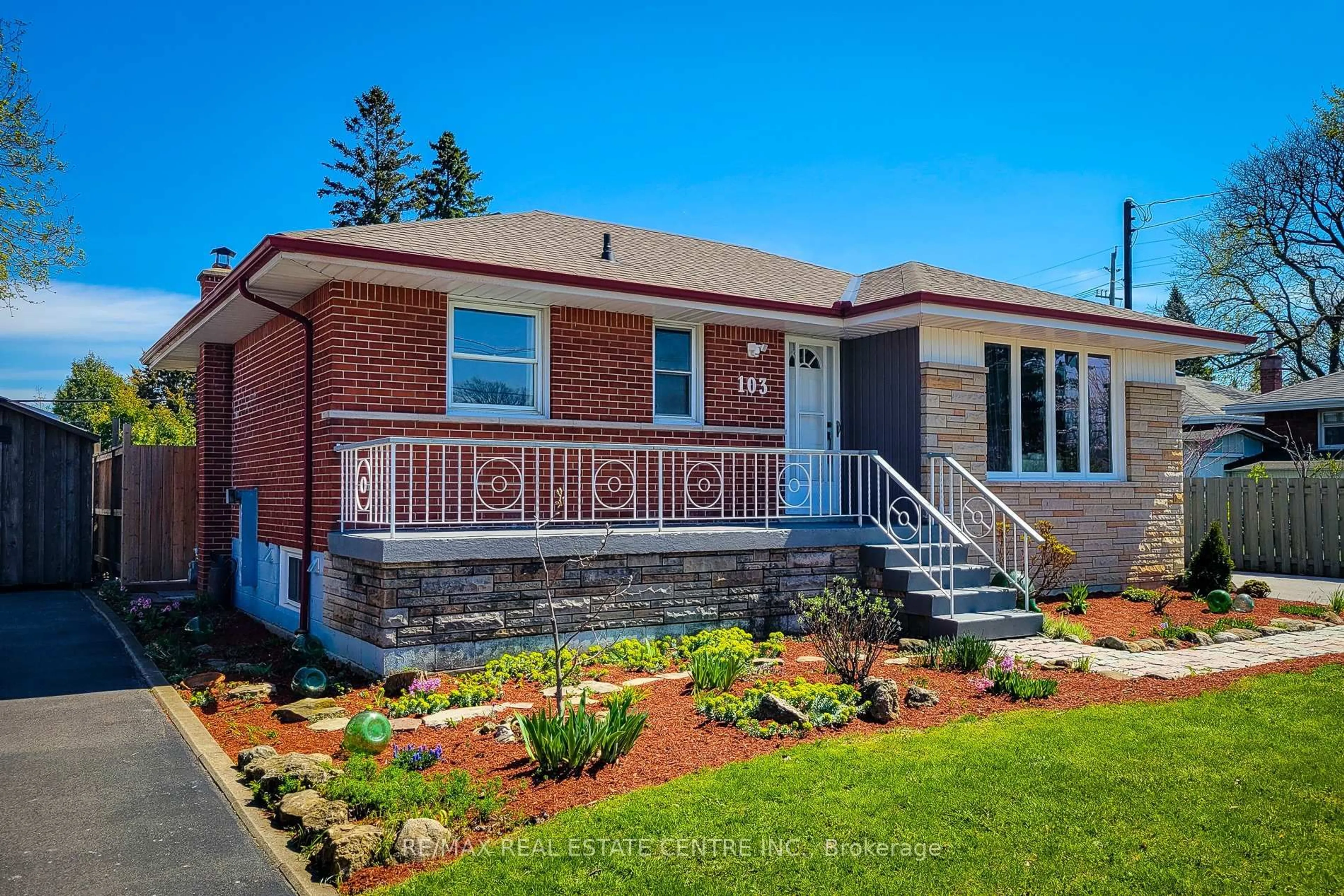 Home with brick exterior material, street for 103 East 45th St, Hamilton Ontario L8T 3J9