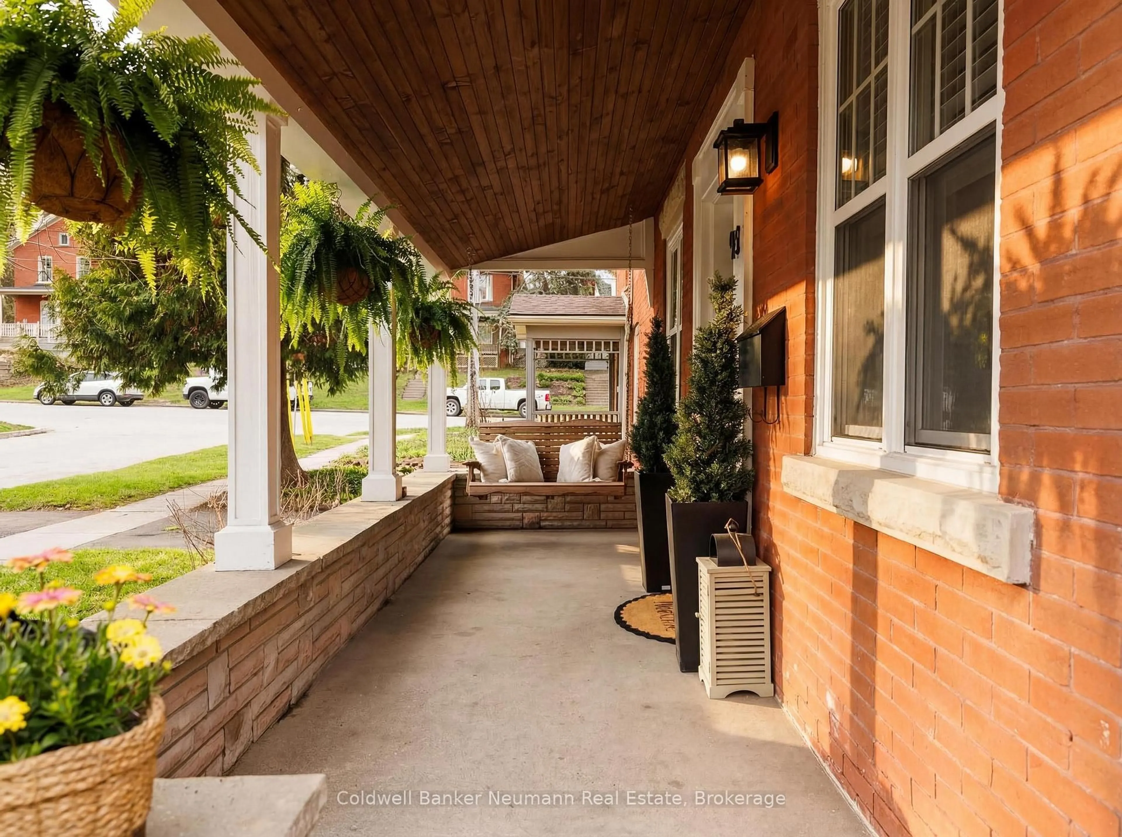 Patio, street for 93 Durham St, Guelph Ontario N1H 2Y4