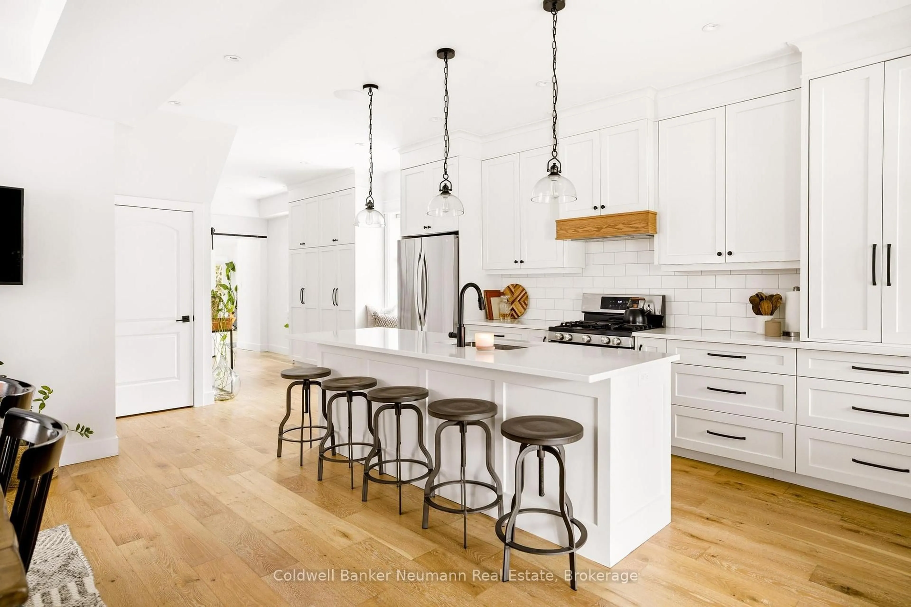 Open concept kitchen, unknown for 93 Durham St, Guelph Ontario N1H 2Y4