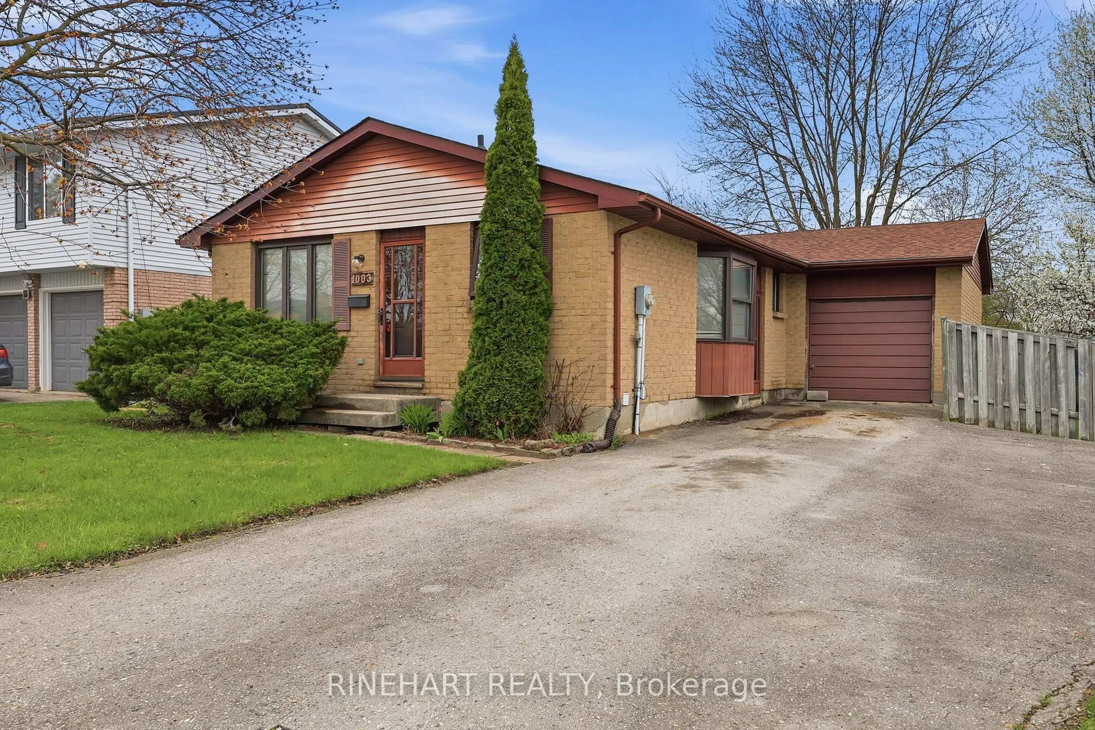 A pic from outside/outdoor area/front of a property/back of a property/a pic from drone, street for 1003 Lawson Rd, London North Ontario N6G 3V5