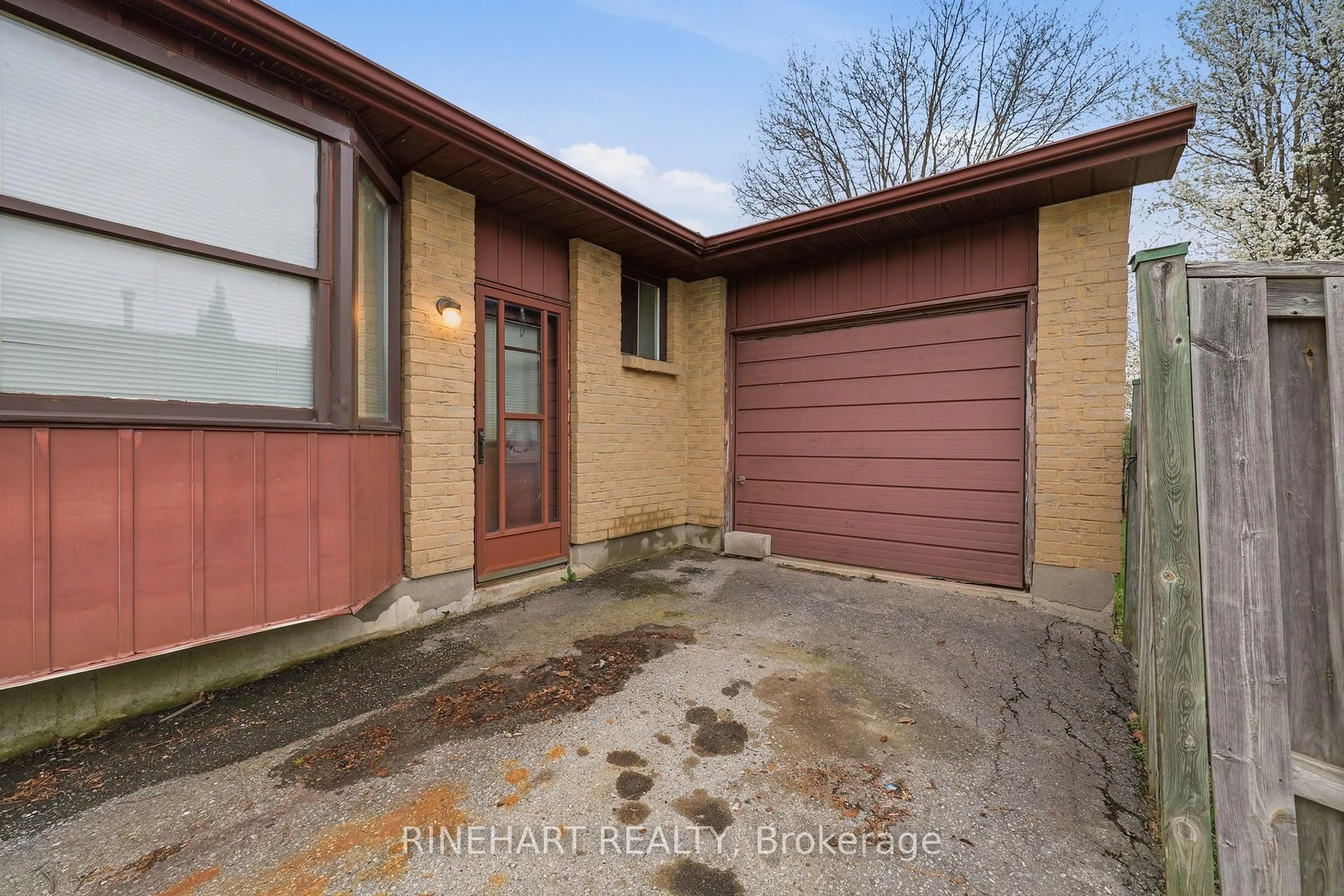 Unknown for 1003 Lawson Rd, London North Ontario N6G 3V5