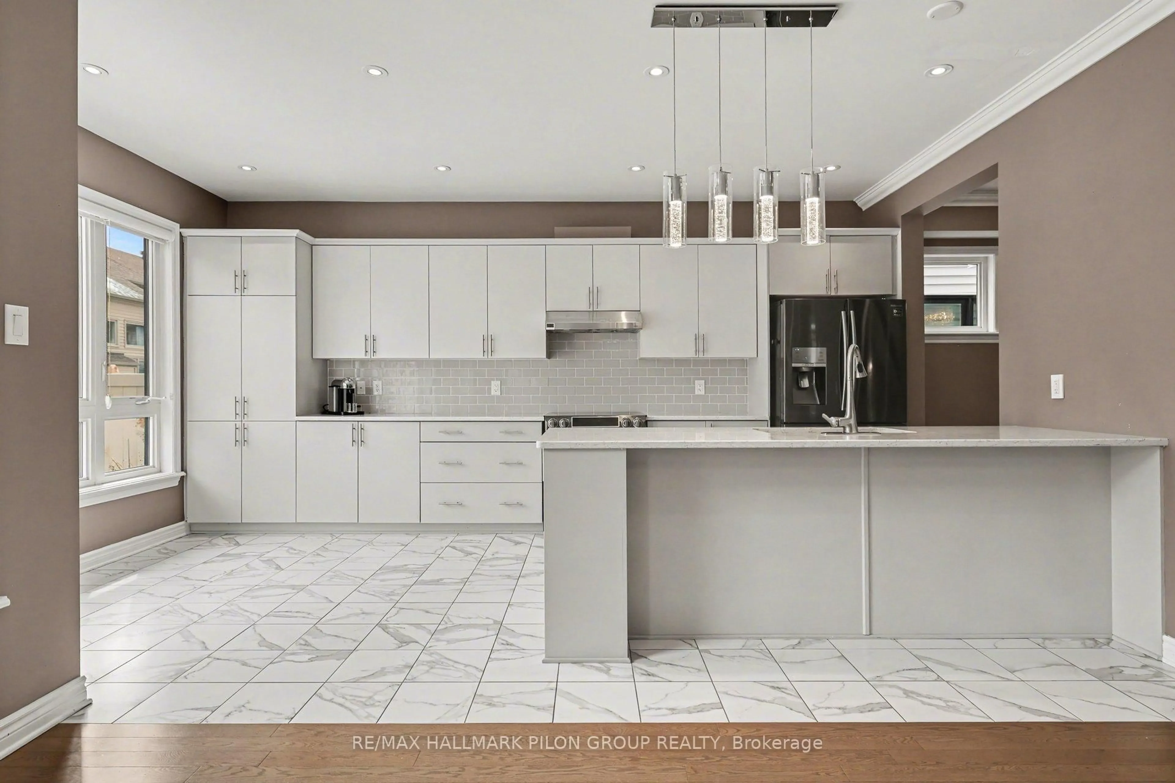Contemporary kitchen, ceramic/tile floor for 266 Shinleaf Cres, Ottawa Ontario K1W 0J2