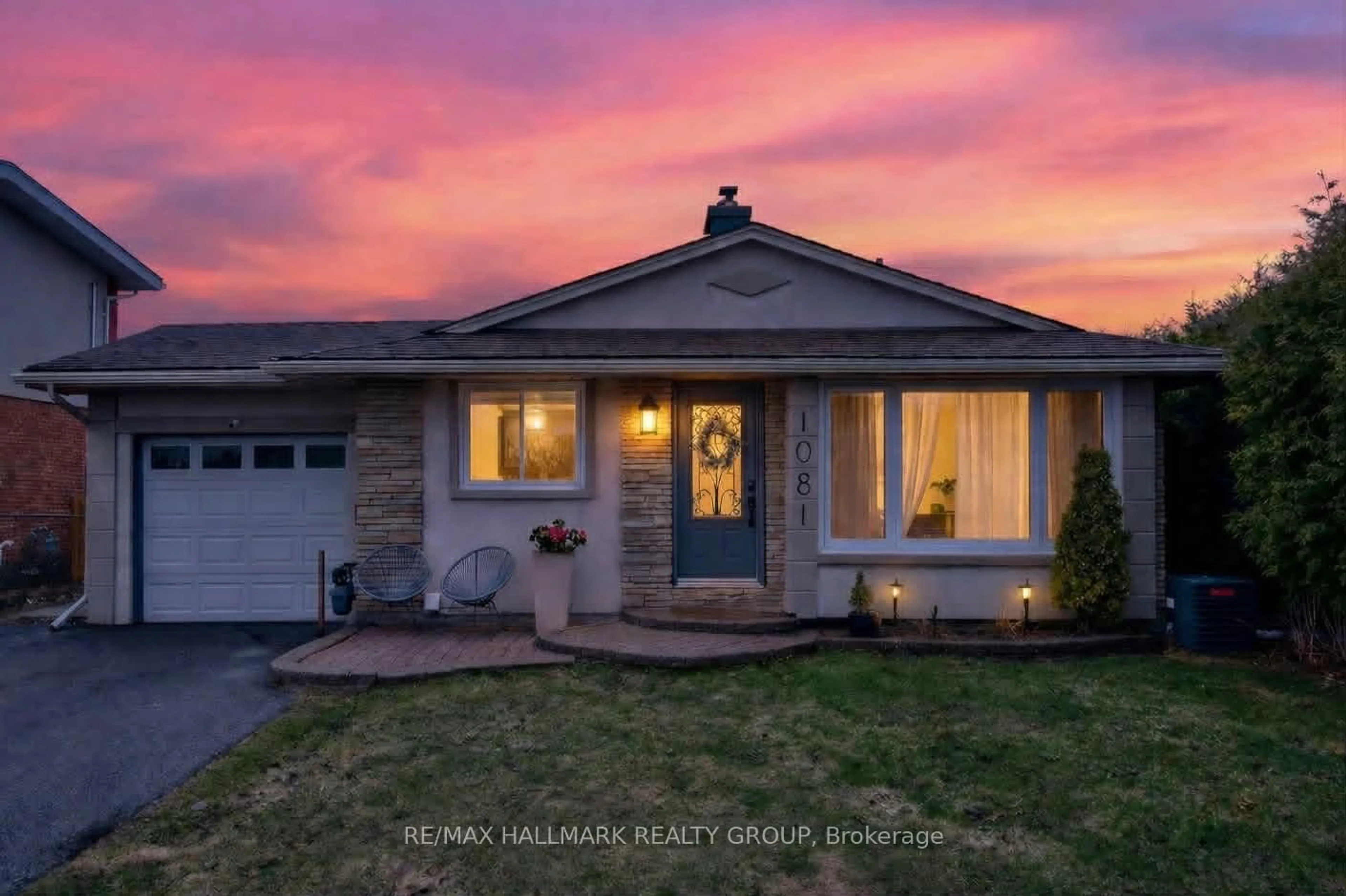 Home with vinyl exterior material, street for 1081 Foley Ave, Ottawa Ontario K1G 2R4