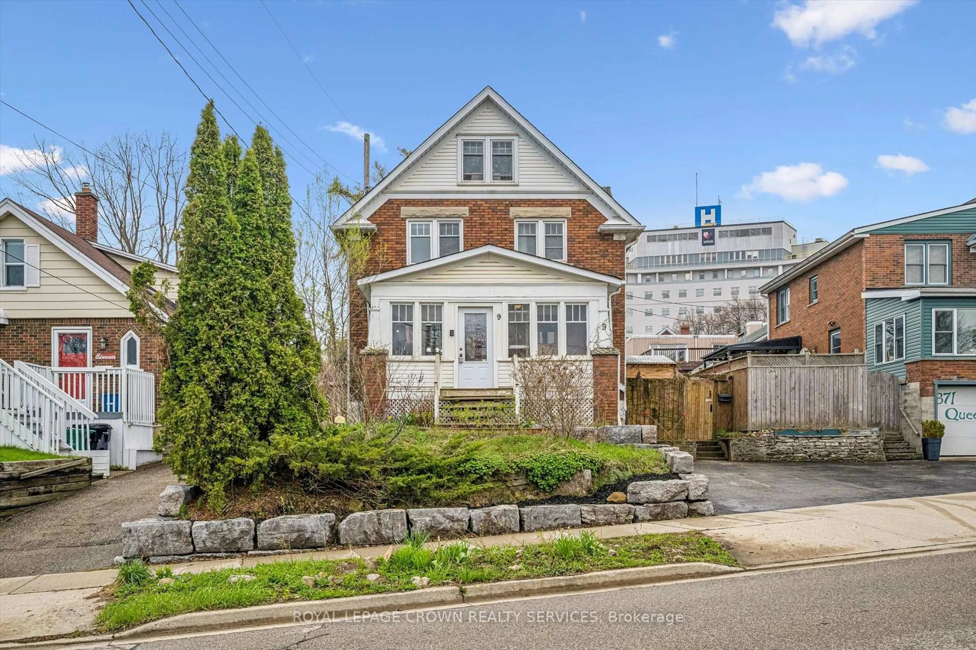 Home with brick exterior material, street for 9 Spadina Rd, Kitchener Ontario N2M 3X2