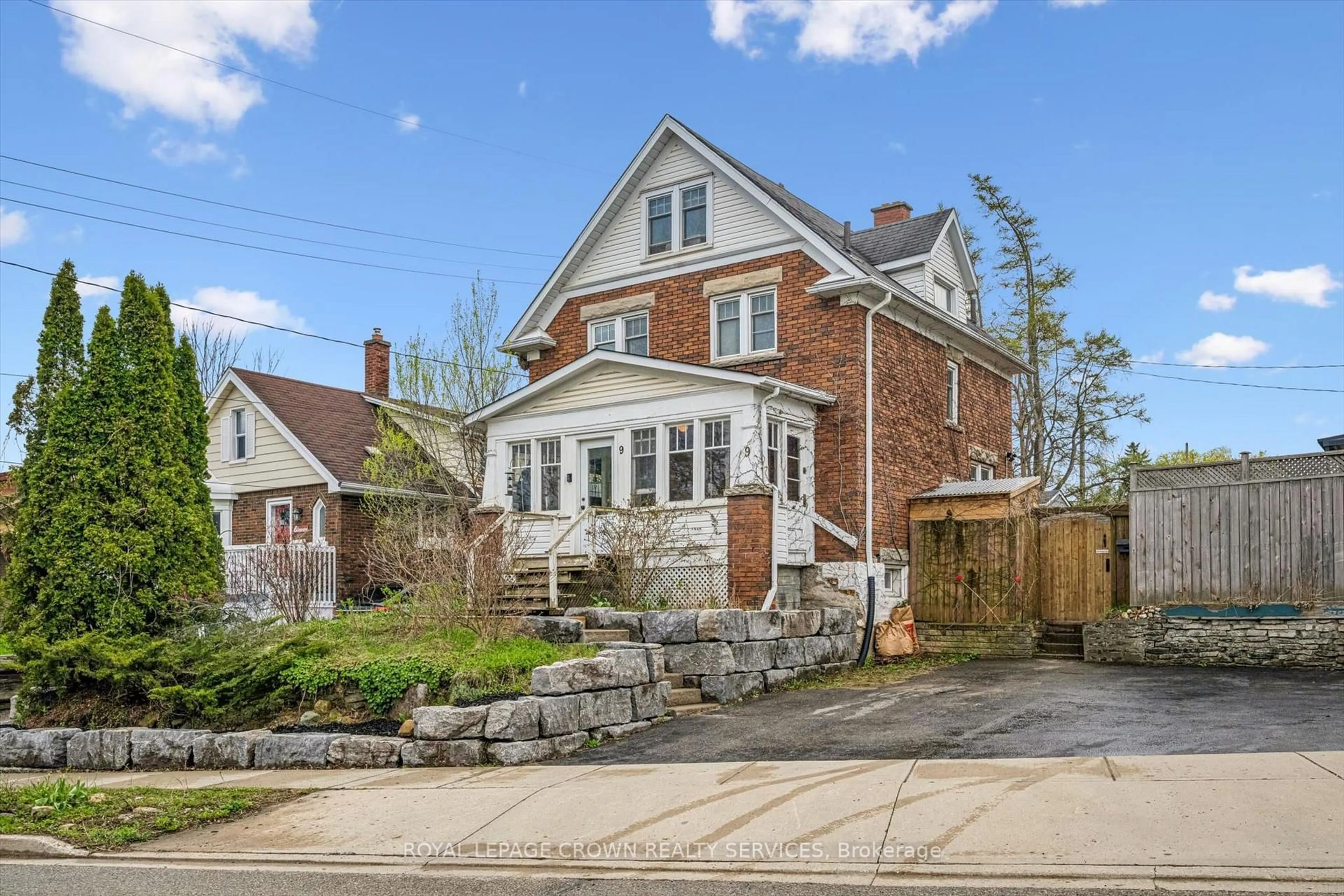 Home with brick exterior material, street for 9 Spadina Rd, Kitchener Ontario N2M 3X2