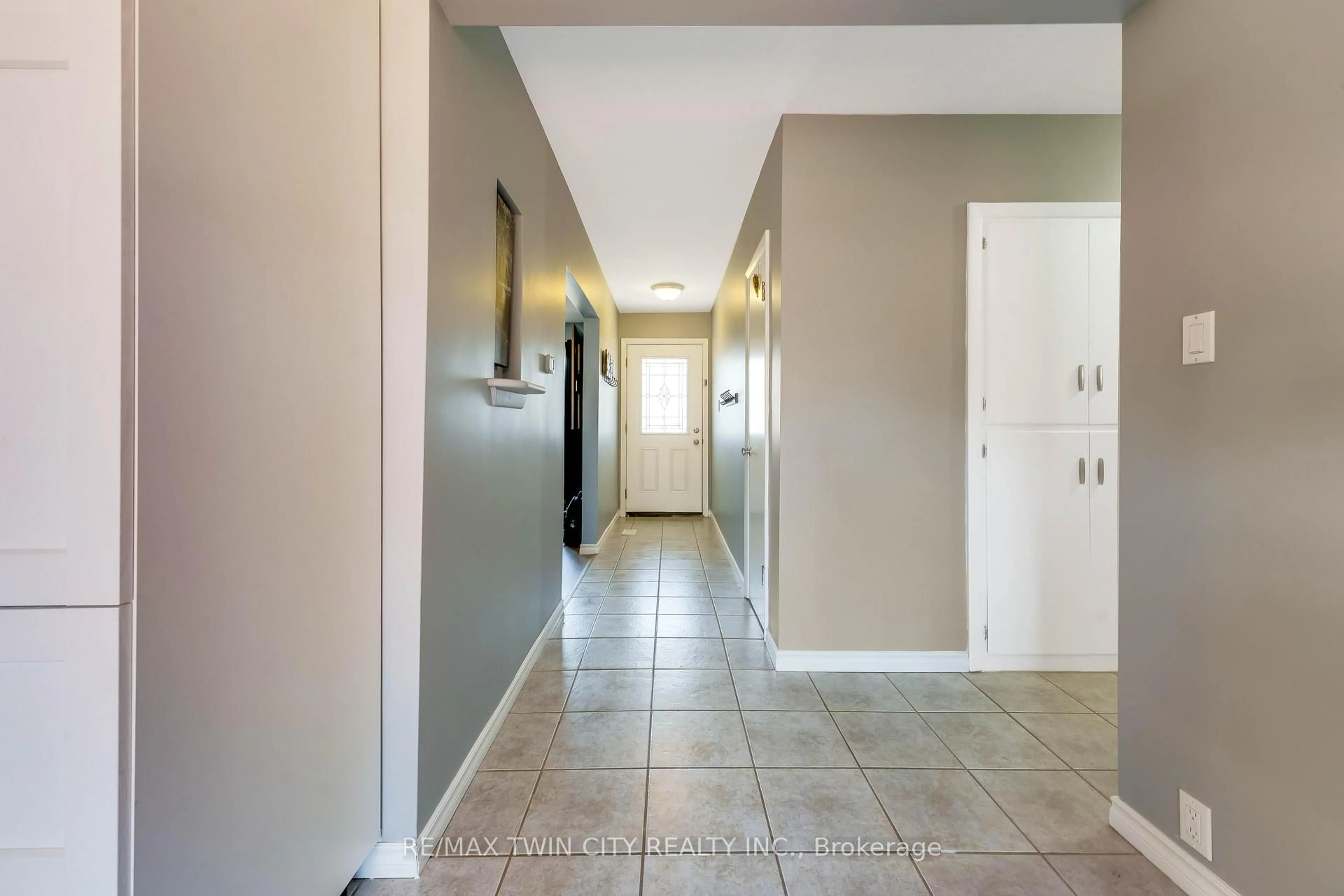 Indoor entryway for 92 Braeside Ave, Waterloo Ontario N2J 2C6