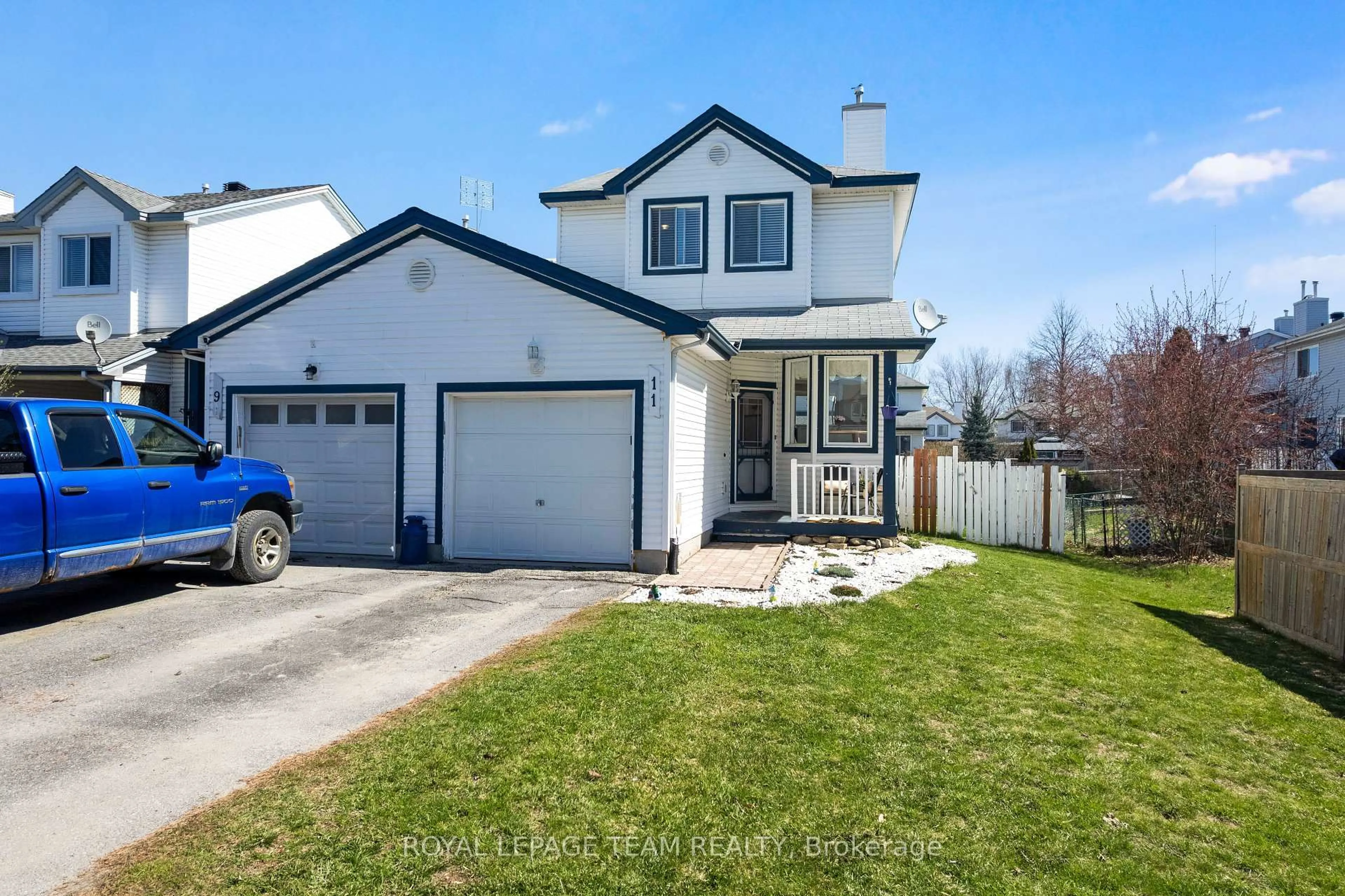 Home with vinyl exterior material, street for 11 Liette Crt, North Grenville Ontario K0G 1J0