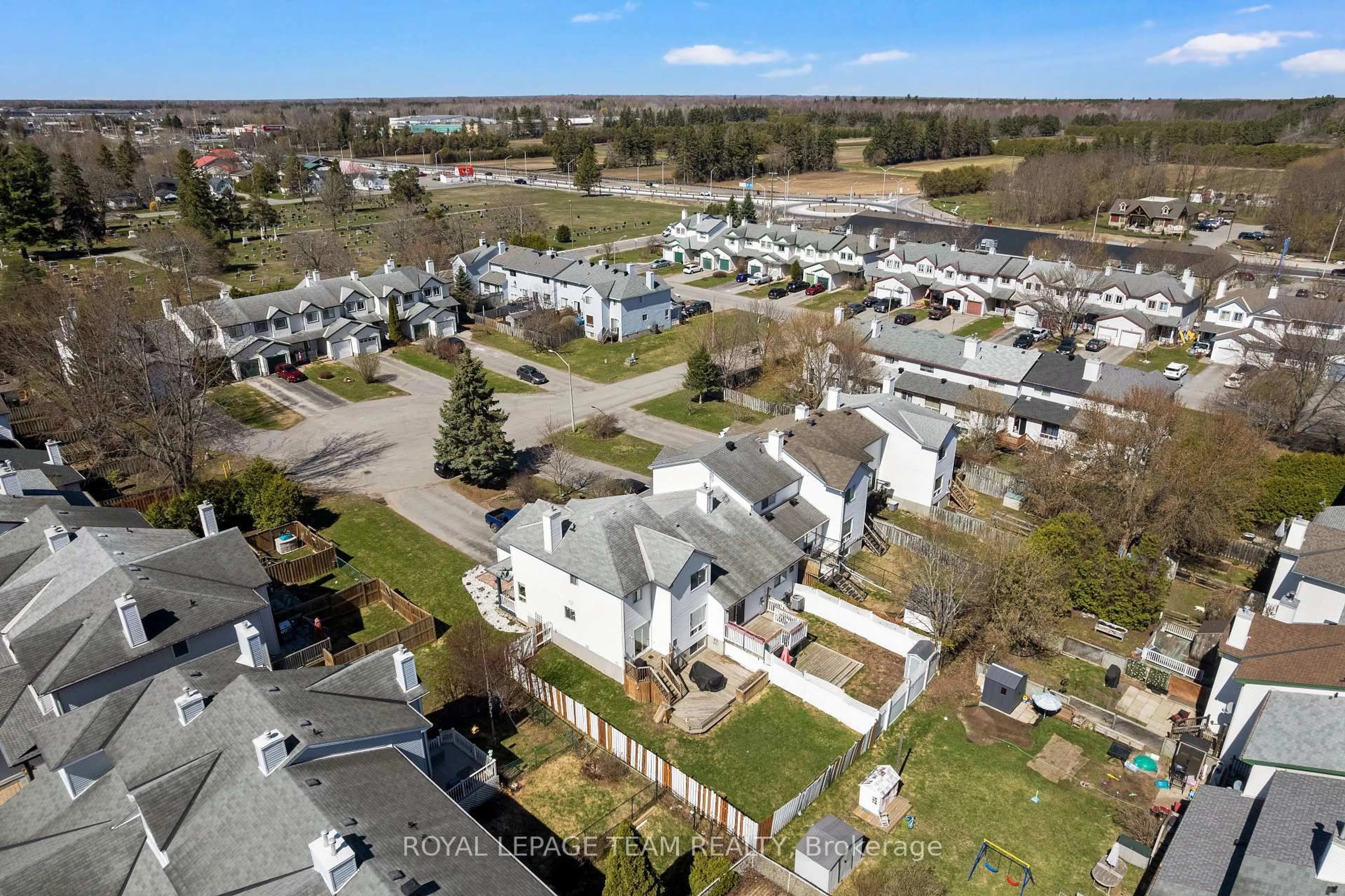 A pic from outside/outdoor area/front of a property/back of a property/a pic from drone, unknown for 11 Liette Crt, North Grenville Ontario K0G 1J0