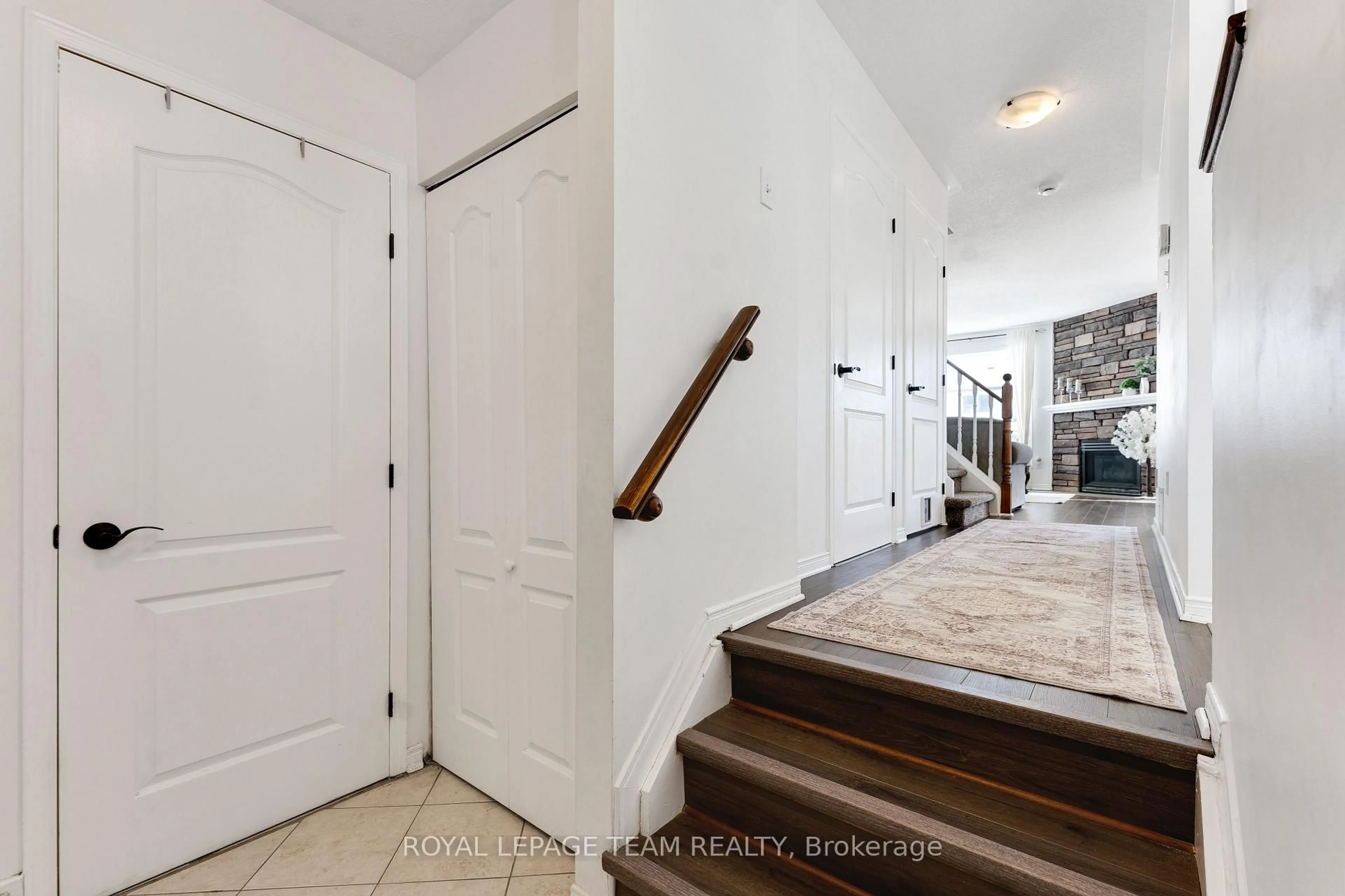 Indoor entryway for 11 Liette Crt, North Grenville Ontario K0G 1J0