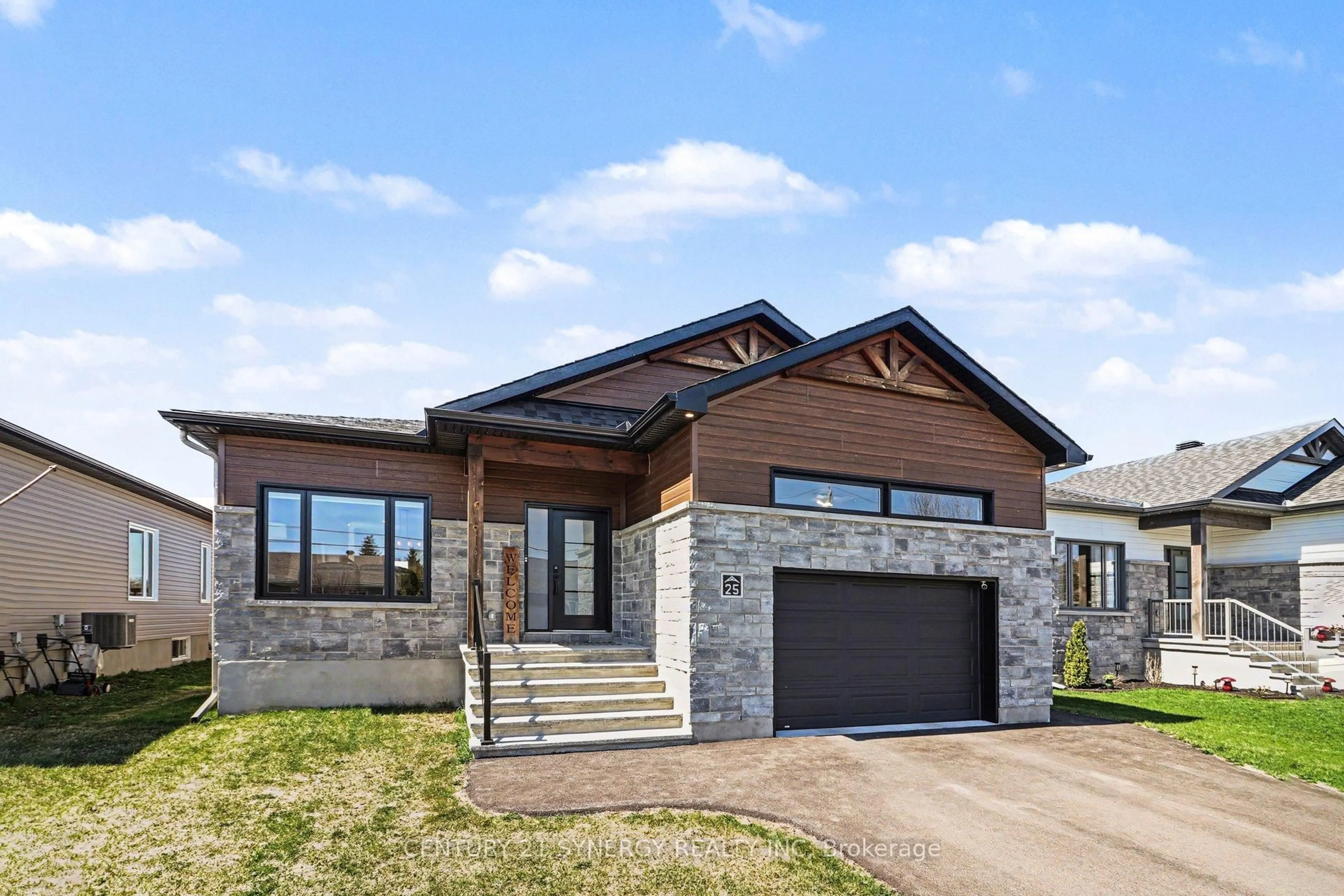 Home with brick exterior material, building for 25 Sarah St, Casselman Ontario K0A 1M0