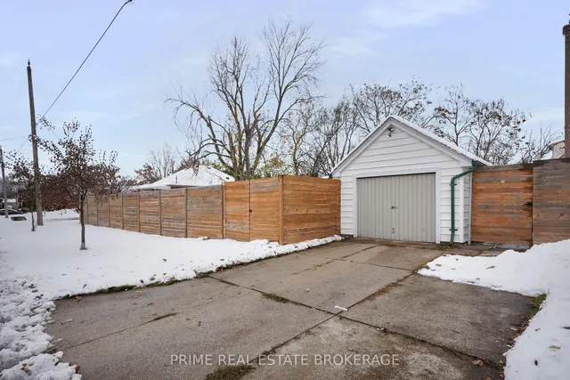 361 Spruce St, London East 4