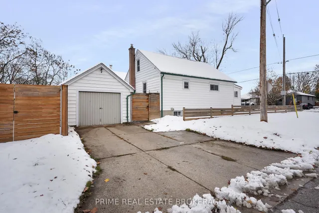 361 Spruce St, London East 5