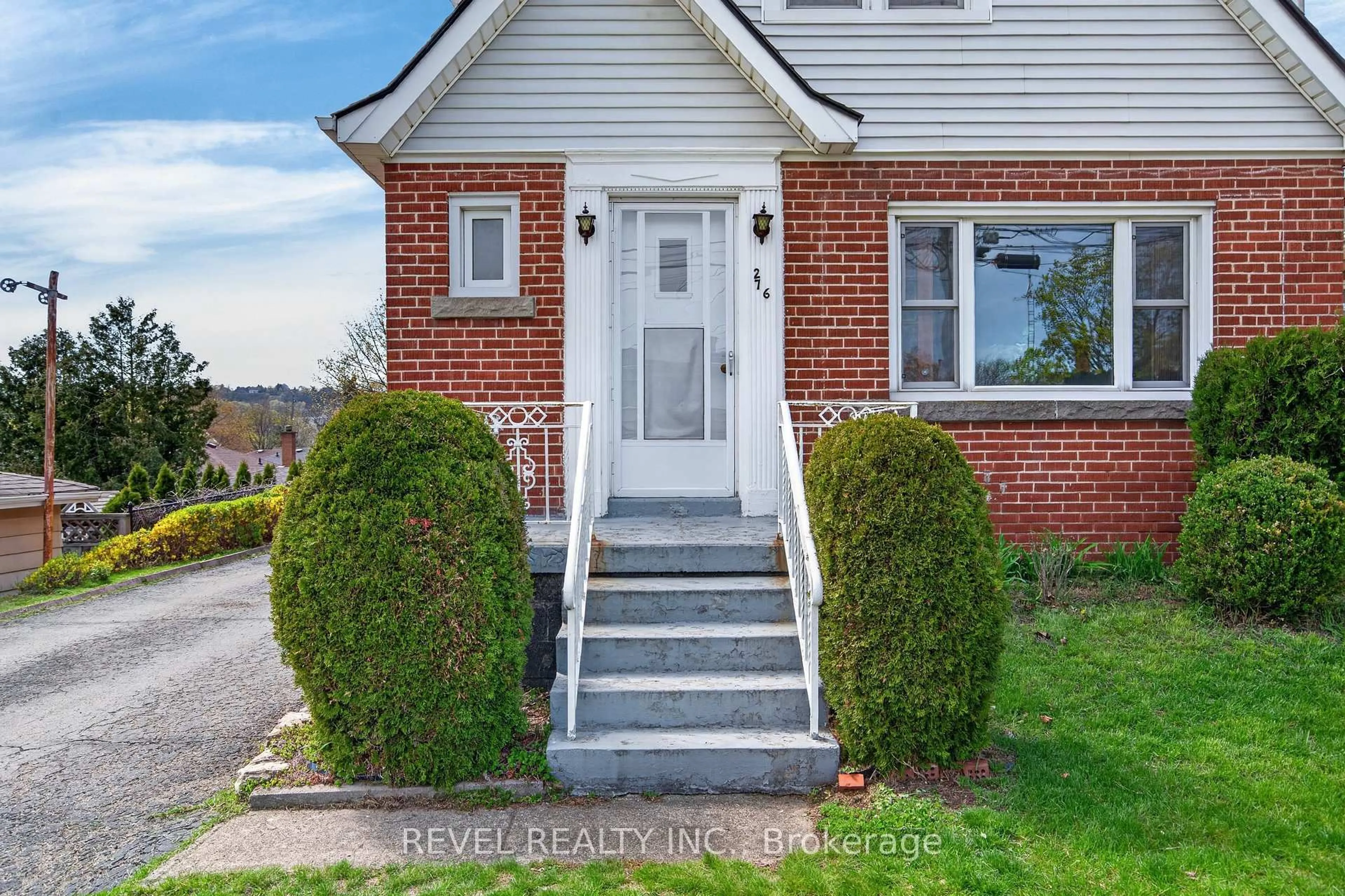 Home with brick exterior material, street for 276 Glenholme Ave, Hamilton Ontario L8K 3M2