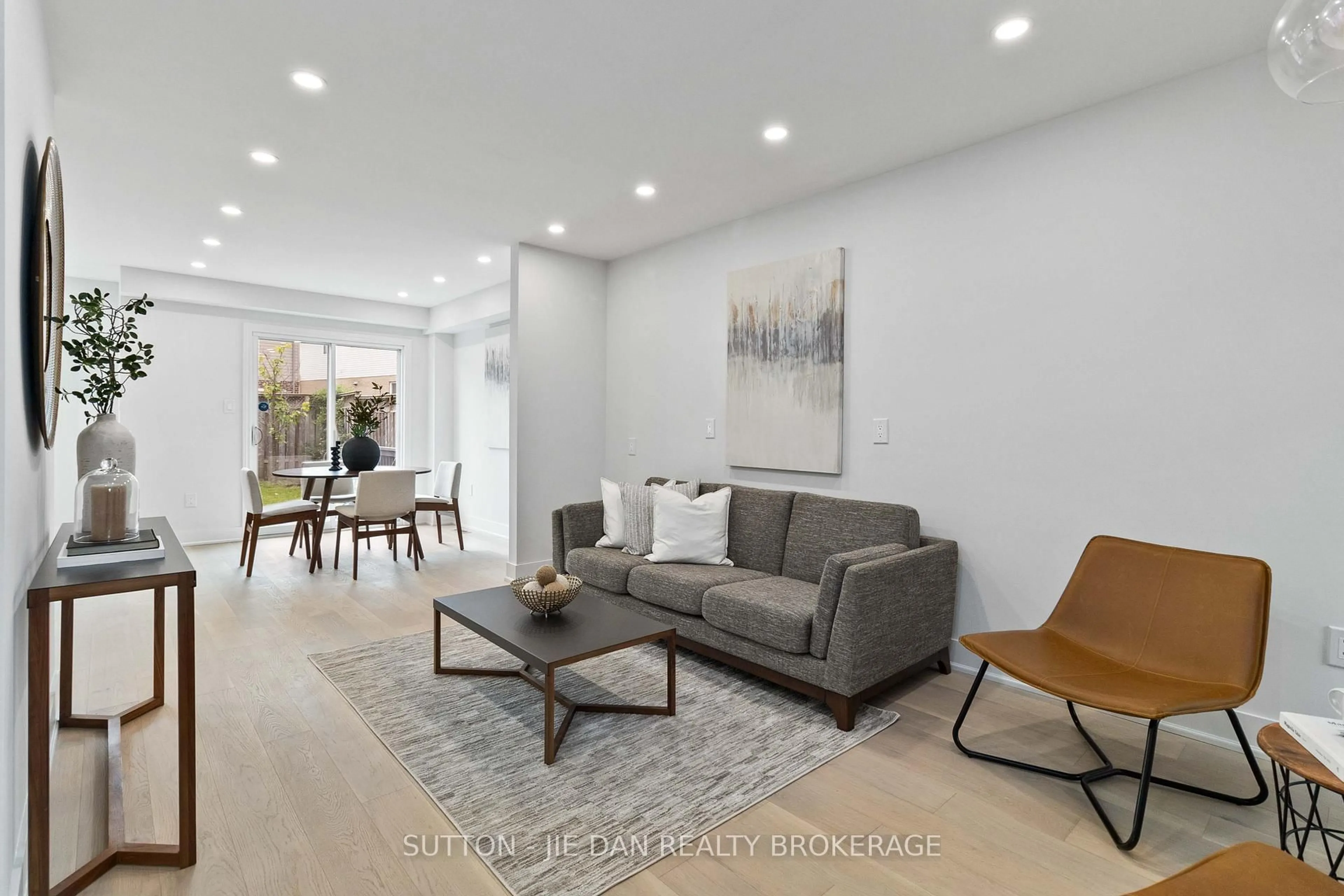 Living room with furniture, unknown for 989 Mapleridge St, London North Ontario N6H 0A6