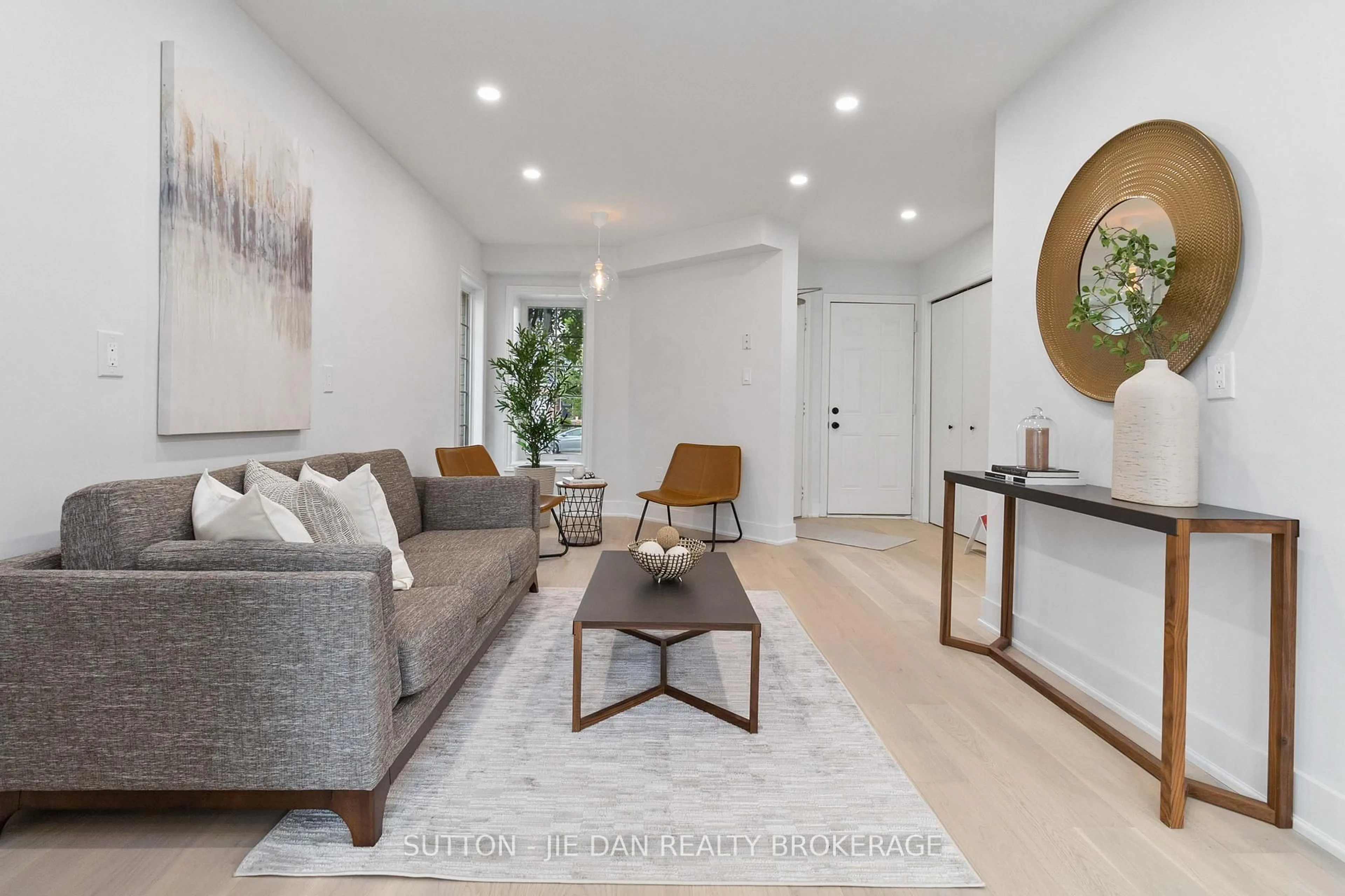 Living room with furniture, unknown for 989 Mapleridge St, London North Ontario N6H 0A6