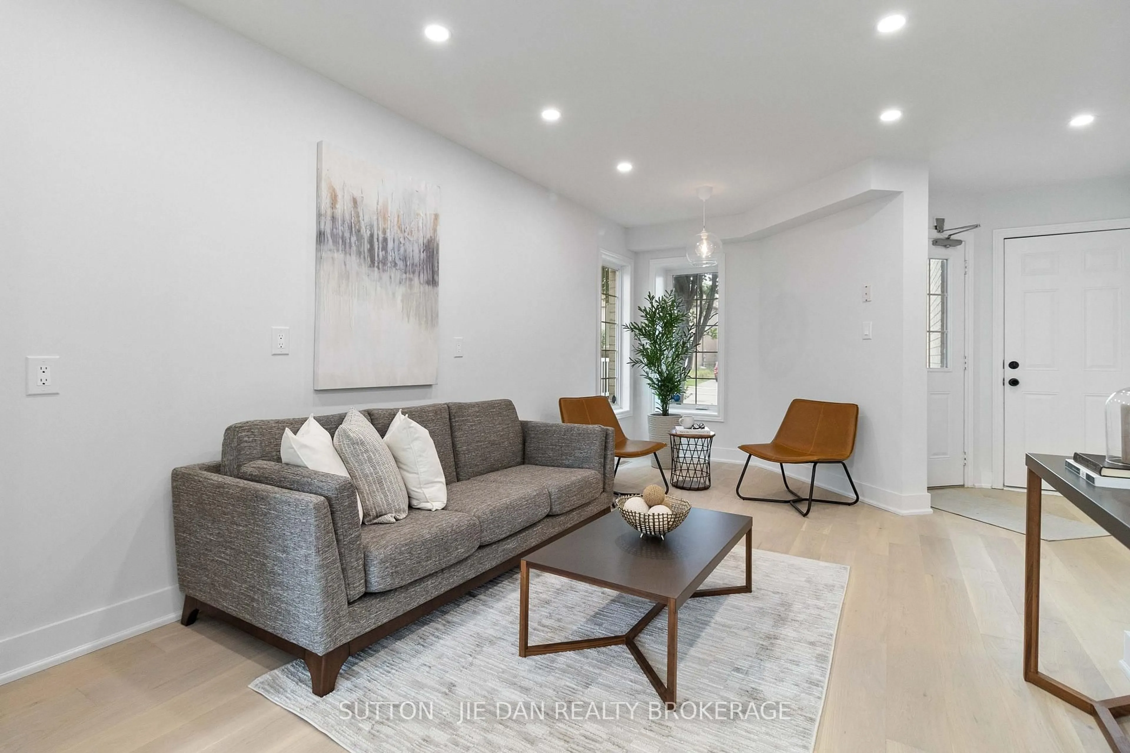 Living room with furniture, unknown for 989 Mapleridge St, London North Ontario N6H 0A6