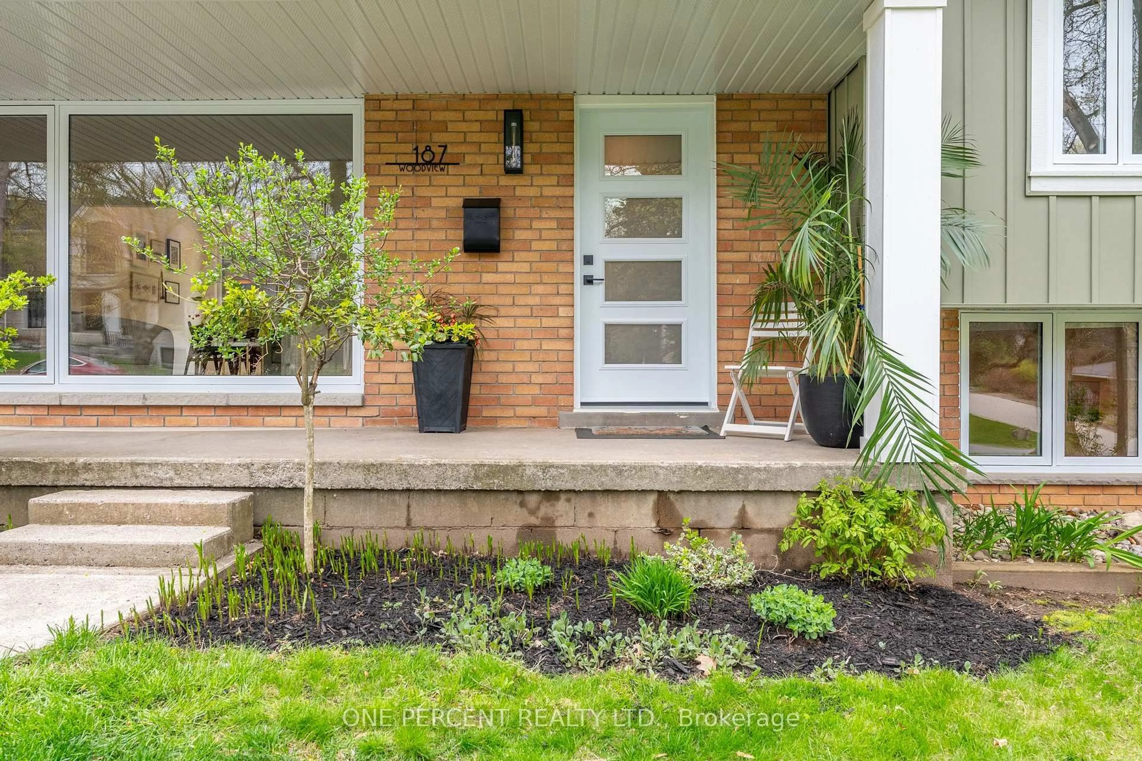 Unknown for 187 Woodview Cres, Hamilton Ontario L9G 1G1