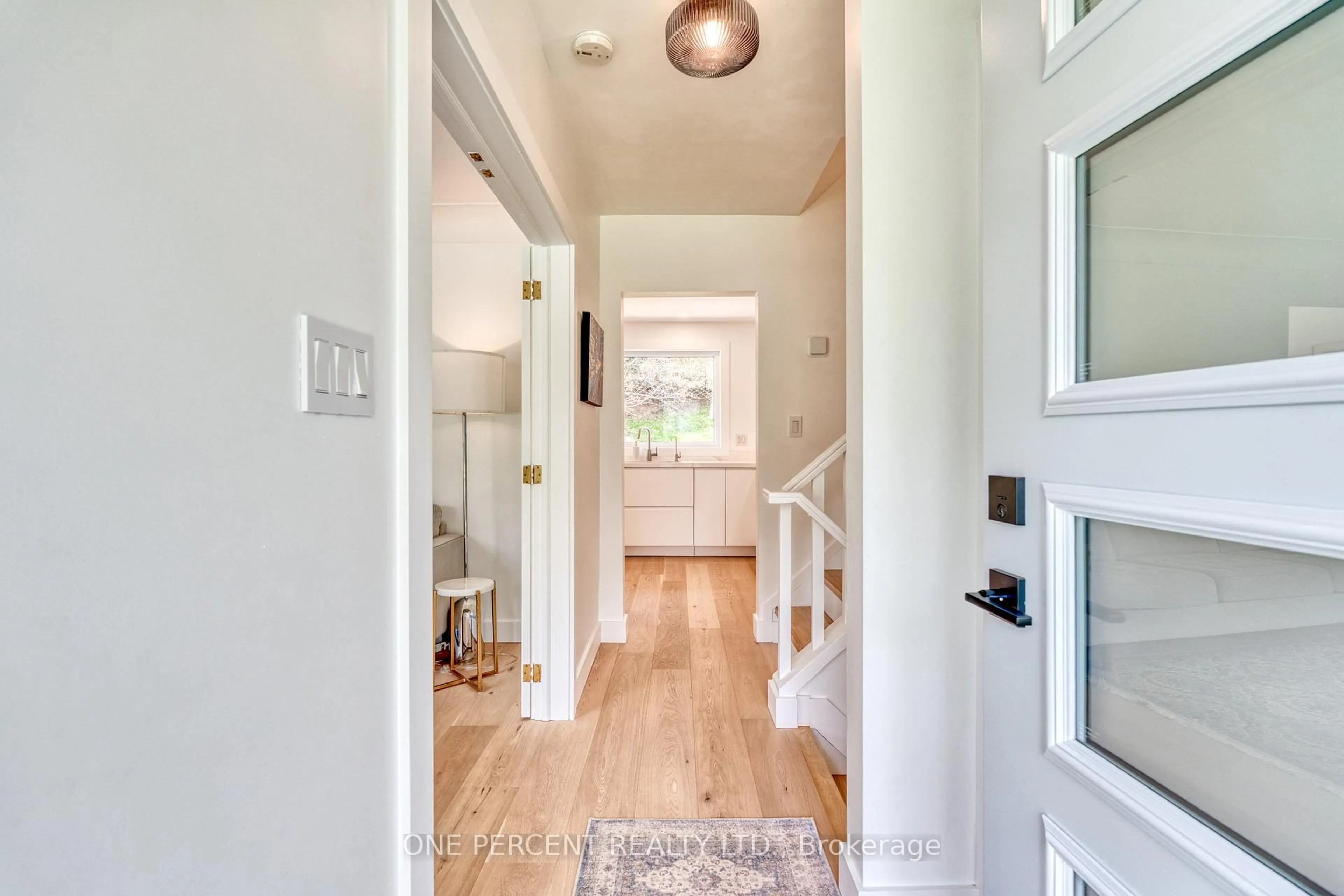 Indoor entryway for 187 Woodview Cres, Hamilton Ontario L9G 1G1