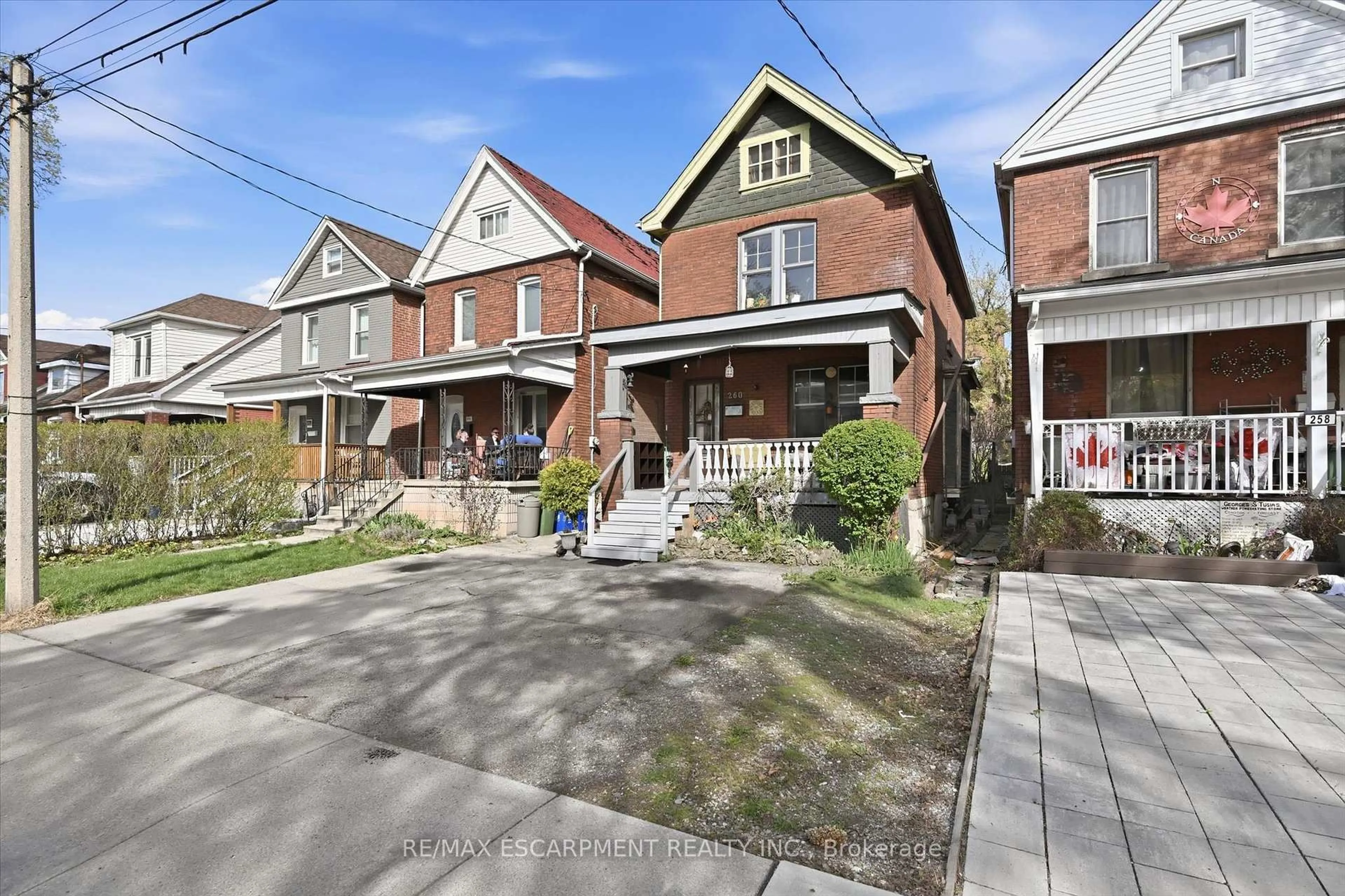 Home with brick exterior material, street for 260 Balmoral Ave, Hamilton Ontario L8L 7S4