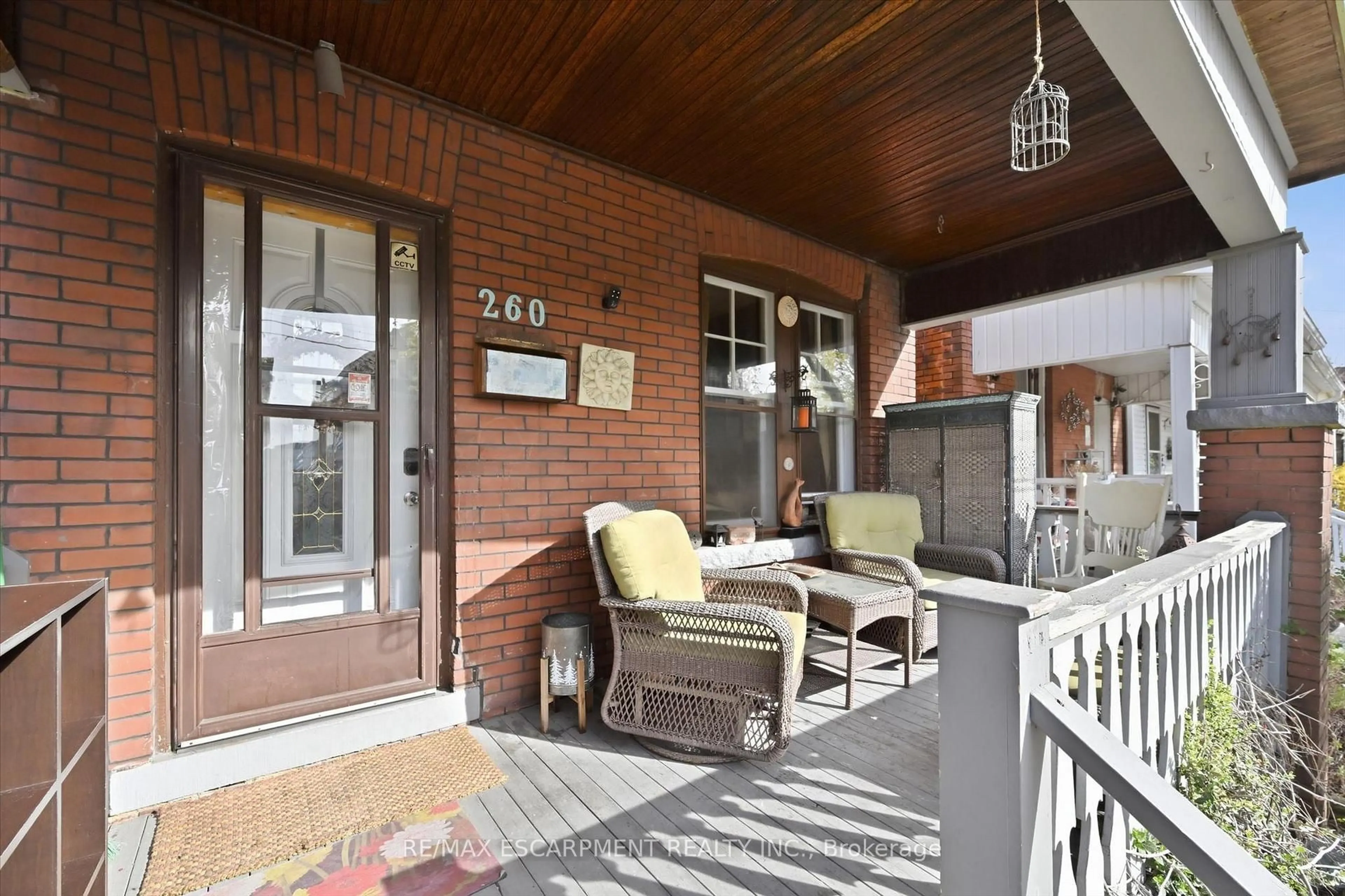 Patio, street for 260 Balmoral Ave, Hamilton Ontario L8L 7S4
