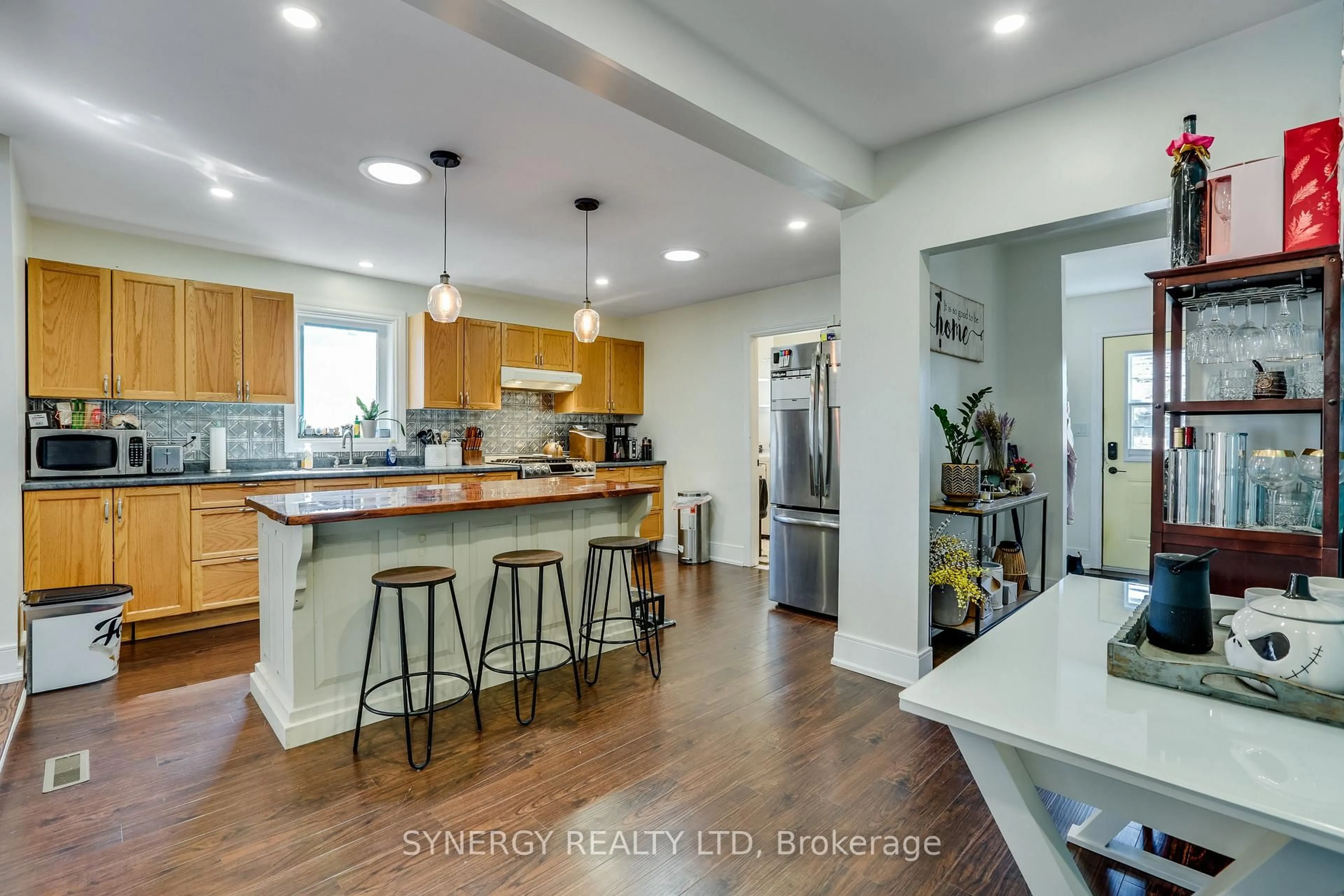 Open concept kitchen, unknown for 206 Caradoc St, Strathroy-Caradoc Ontario N7G 2P1