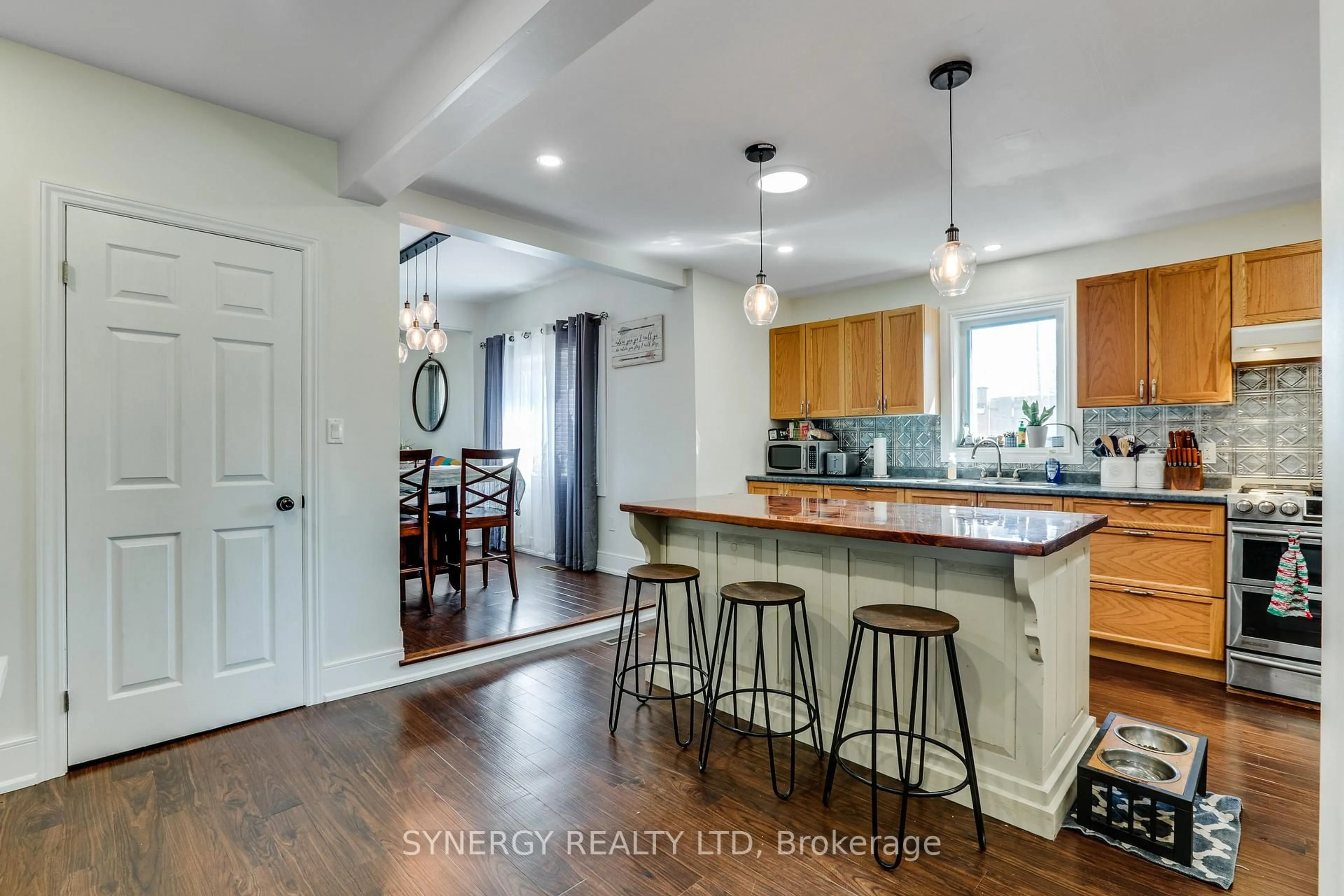 Open concept kitchen, unknown for 206 Caradoc St, Strathroy-Caradoc Ontario N7G 2P1
