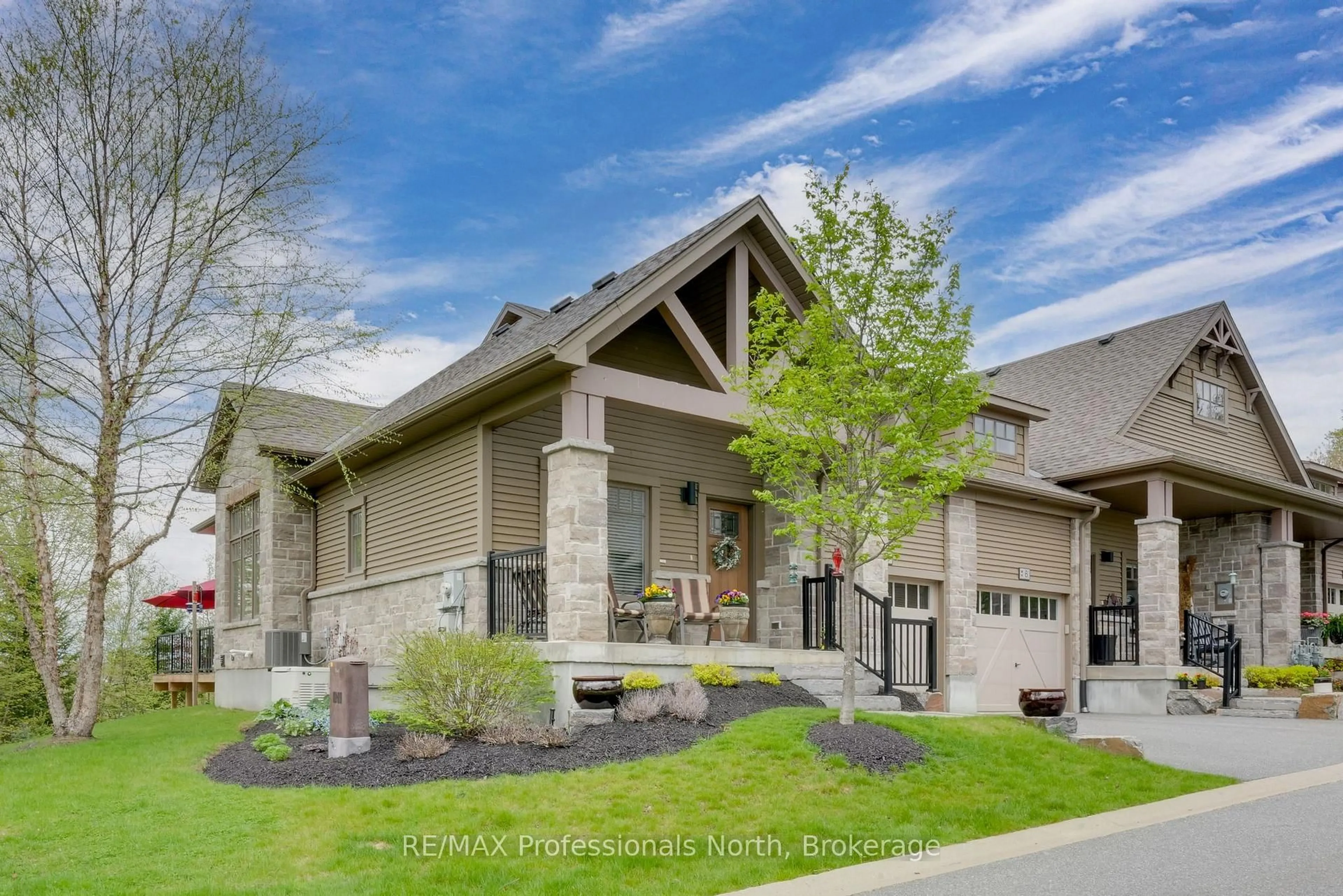 Home with brick exterior material, mountain view for 8 Serenity Place Cres, Huntsville Ontario P1H 0C4