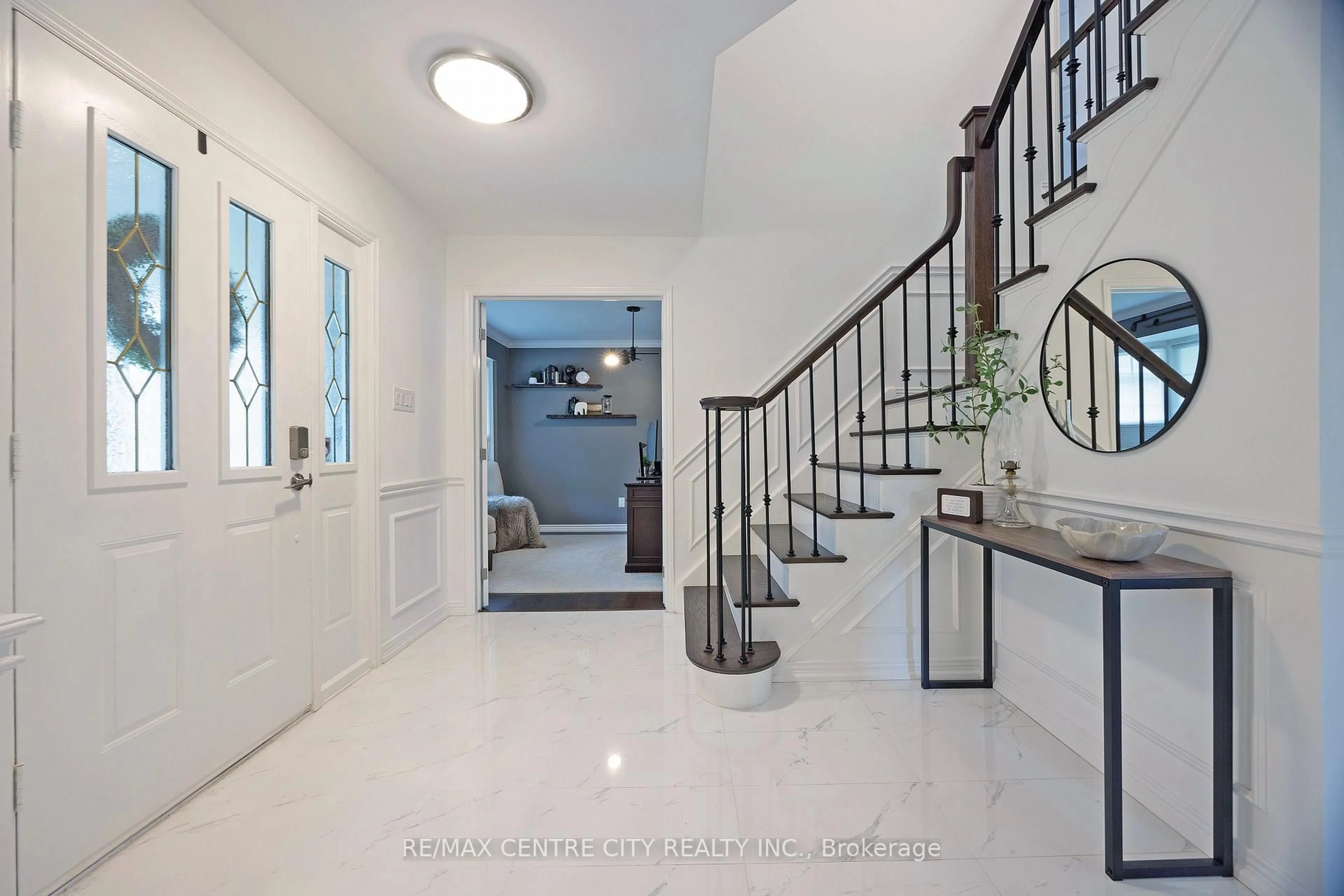 Indoor entryway for 78 Summerdale Pl, London South Ontario N6K 4C5