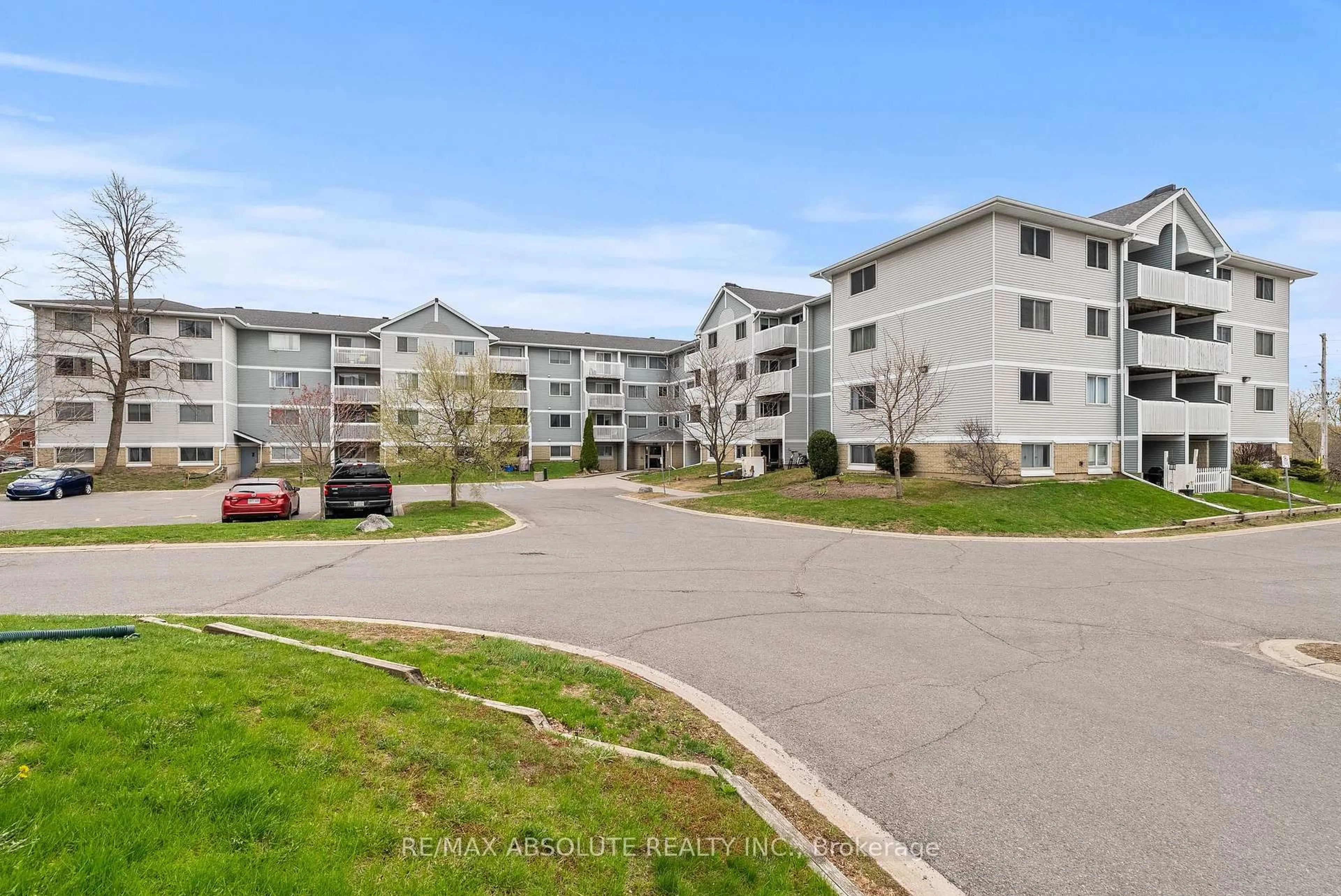 A pic from outside/outdoor area/front of a property/back of a property/a pic from drone, unknown for 216 Viewmount Dr #415, Ottawa Ontario K2E 7X4