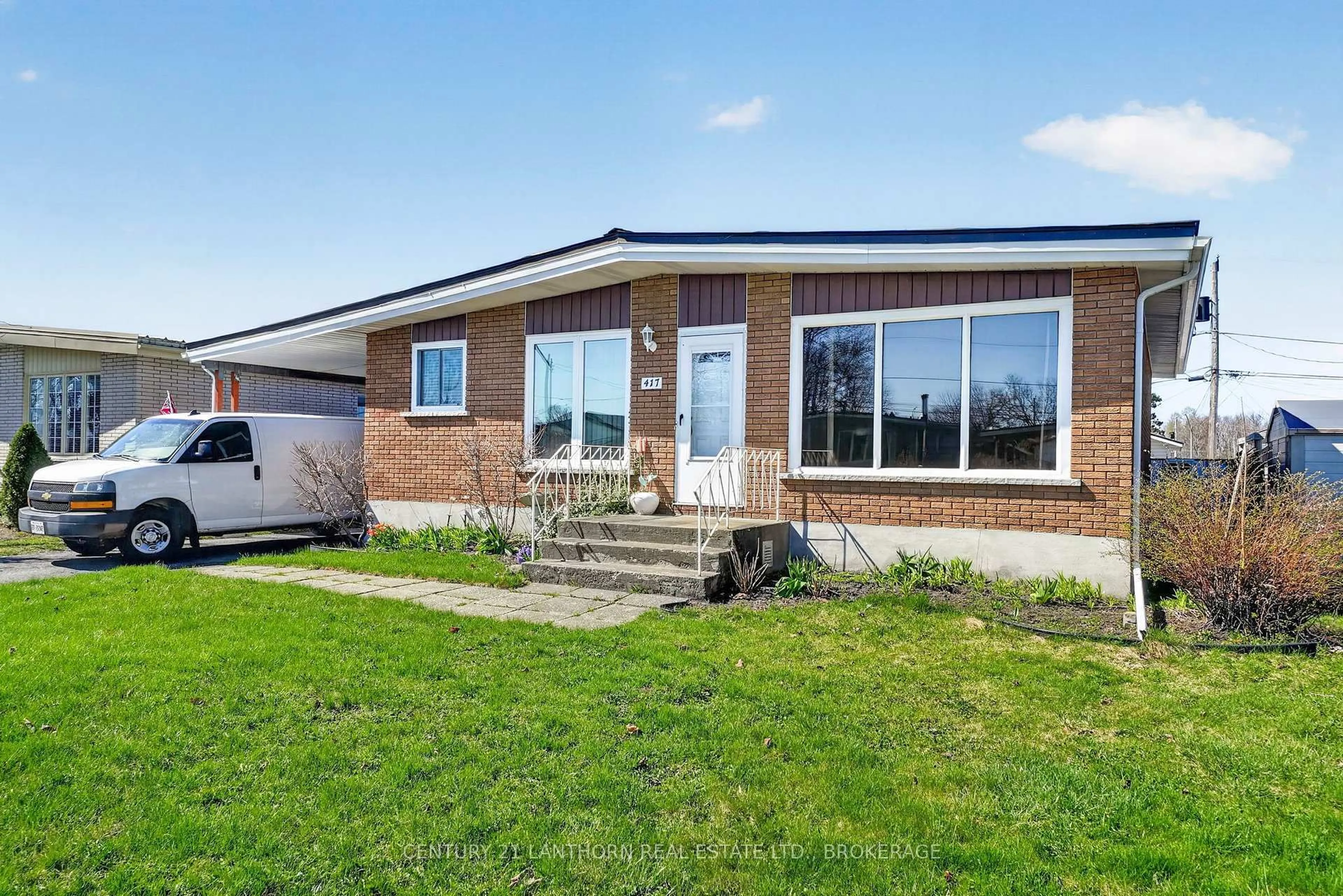 Home with brick exterior material, building for 417 Beach Ave, Cornwall Ontario K6H 5P3