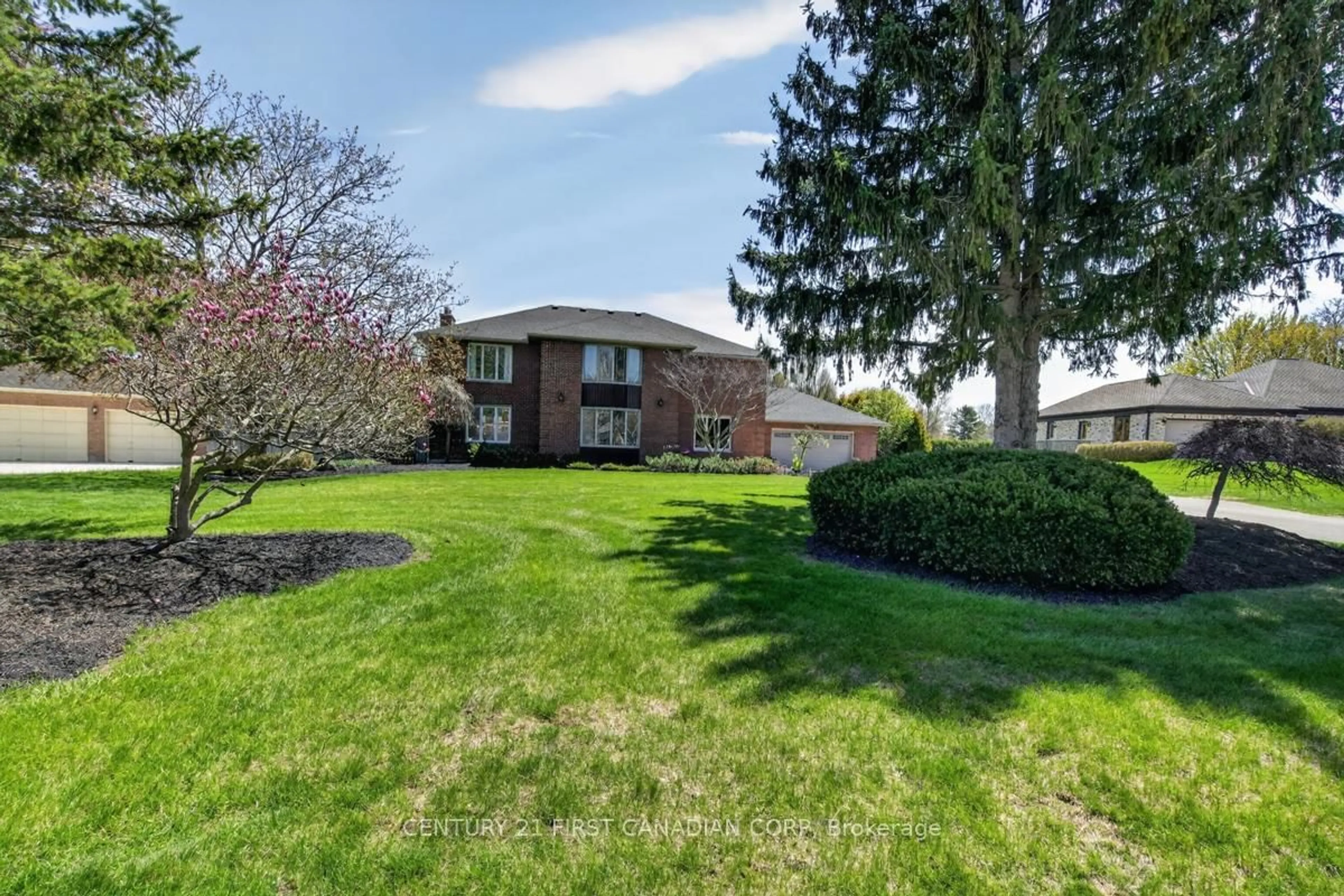 A pic from outside/outdoor area/front of a property/back of a property/a pic from drone, street for 124 Sunray Ave, London South Ontario N6P 1C6