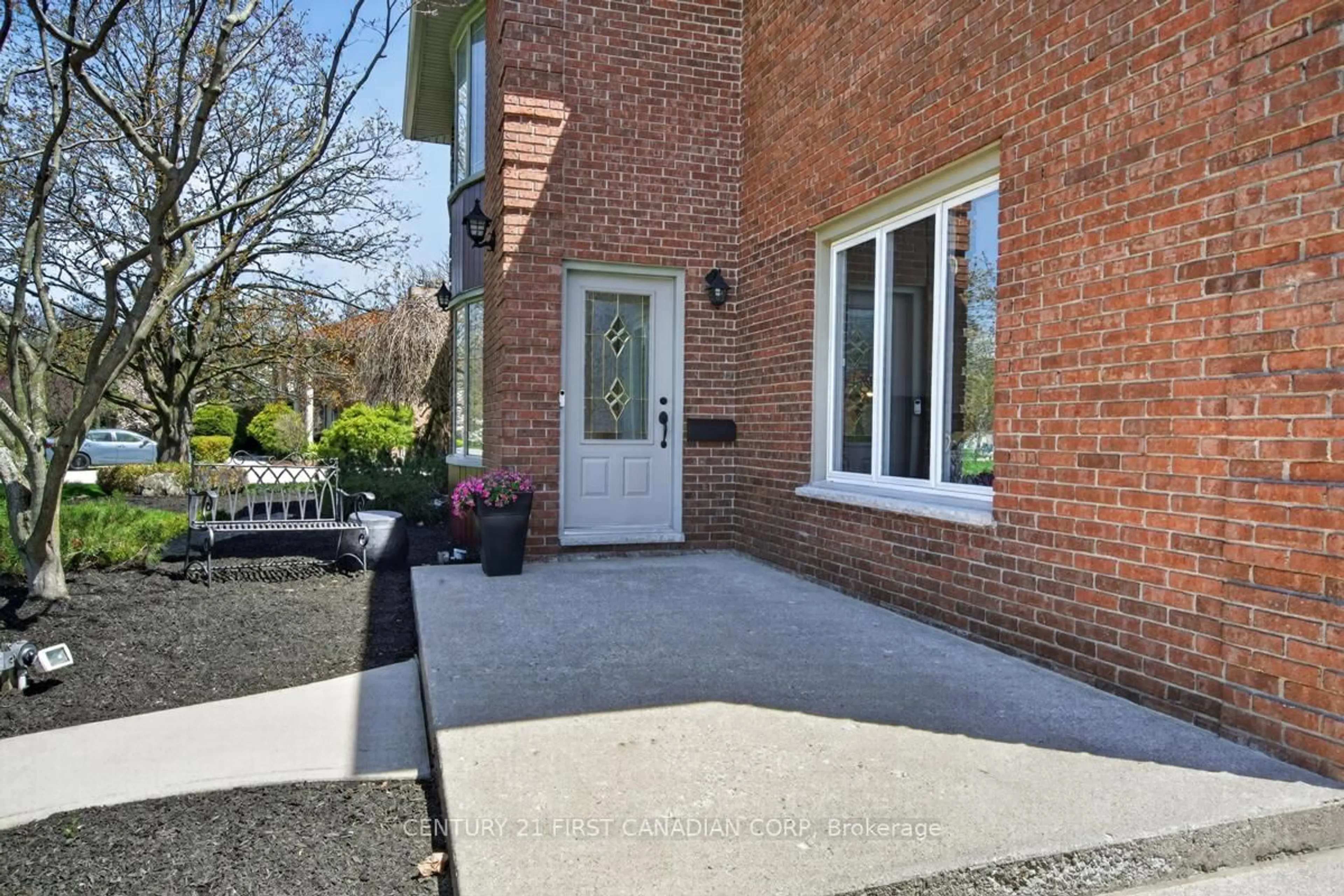 Unknown for 124 Sunray Ave, London South Ontario N6P 1C6