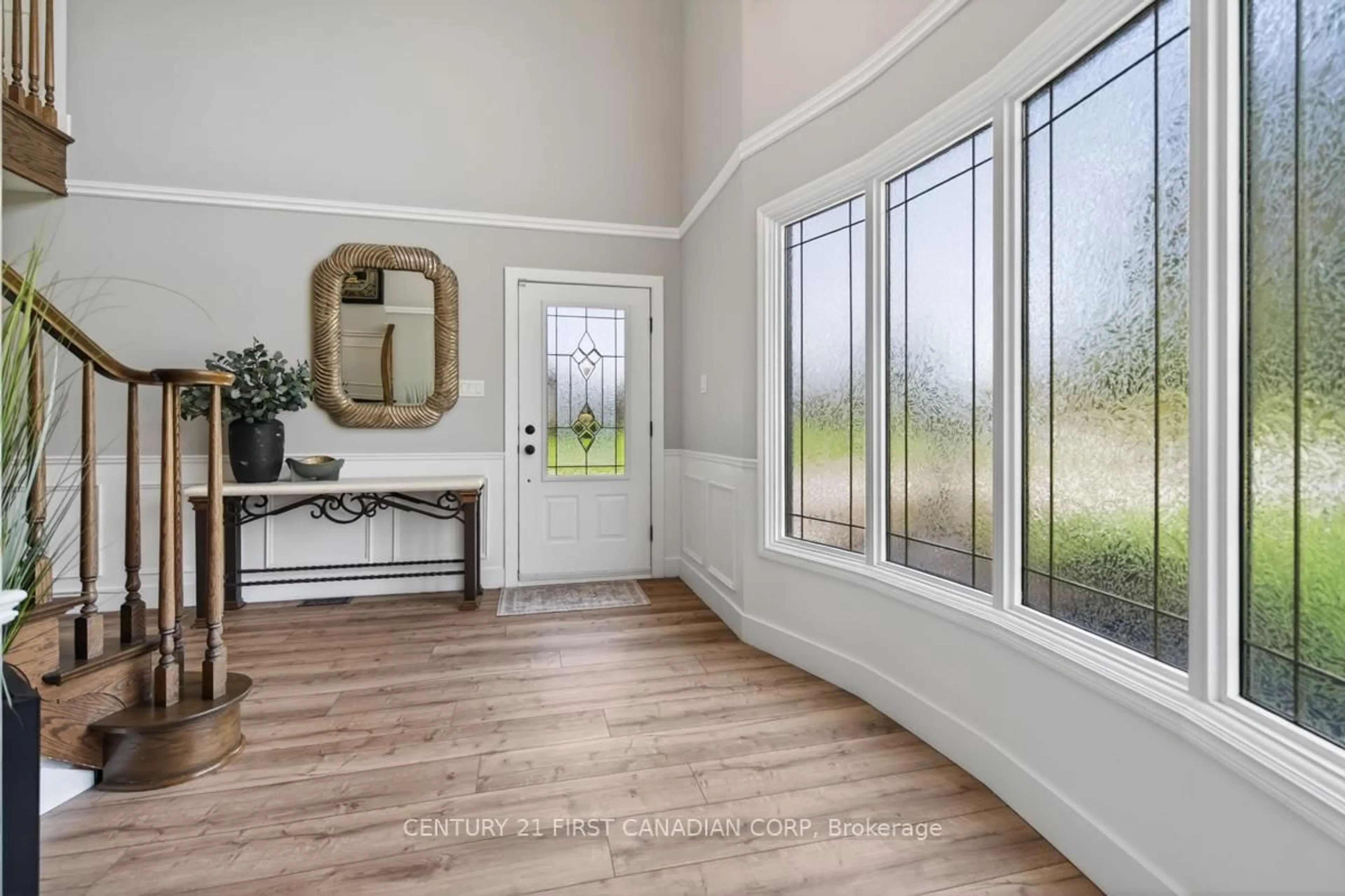 Indoor entryway for 124 Sunray Ave, London South Ontario N6P 1C6