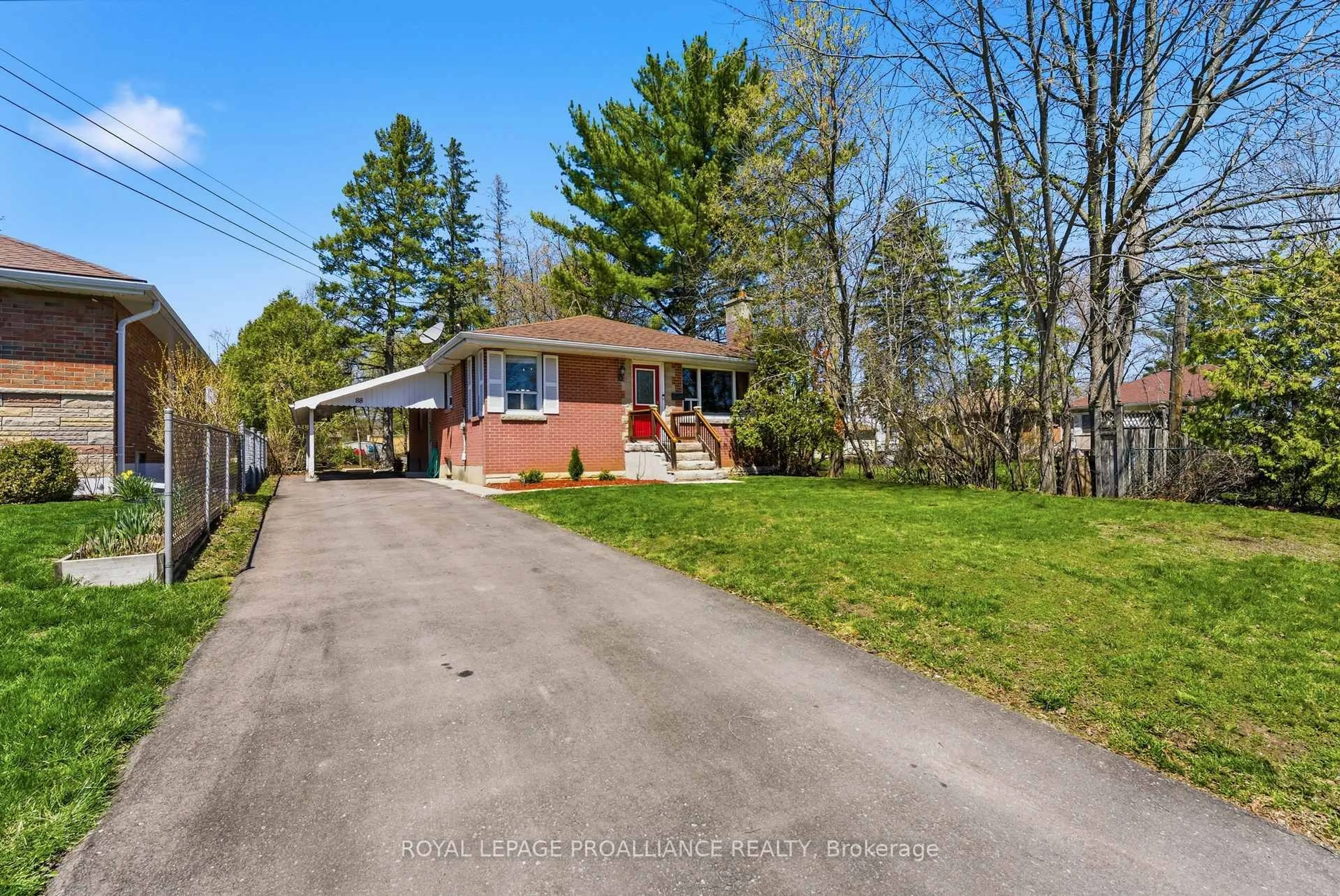 A pic from outside/outdoor area/front of a property/back of a property/a pic from drone, street for 88 Crestview Ave, Belleville Ontario K8N 1W9