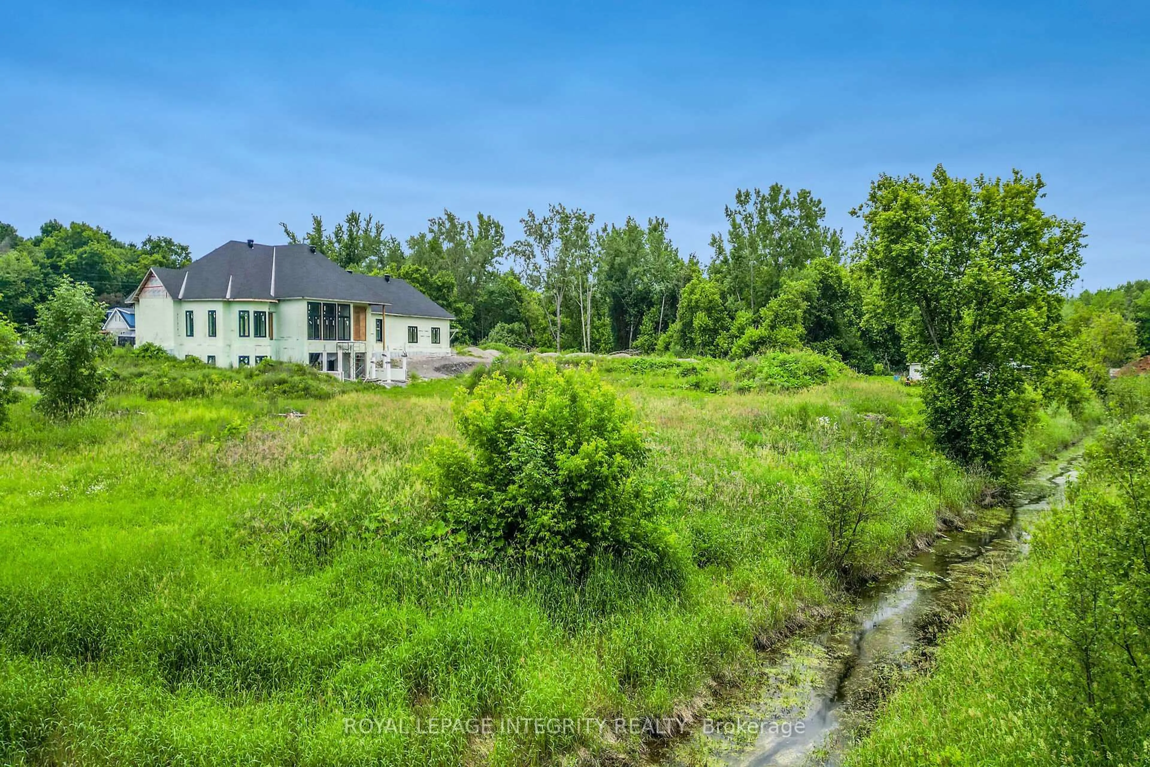 A pic from outside/outdoor area/front of a property/back of a property/a pic from drone, unknown for 1695 Old Montreal Rd, Ottawa Ontario K4C 1G7