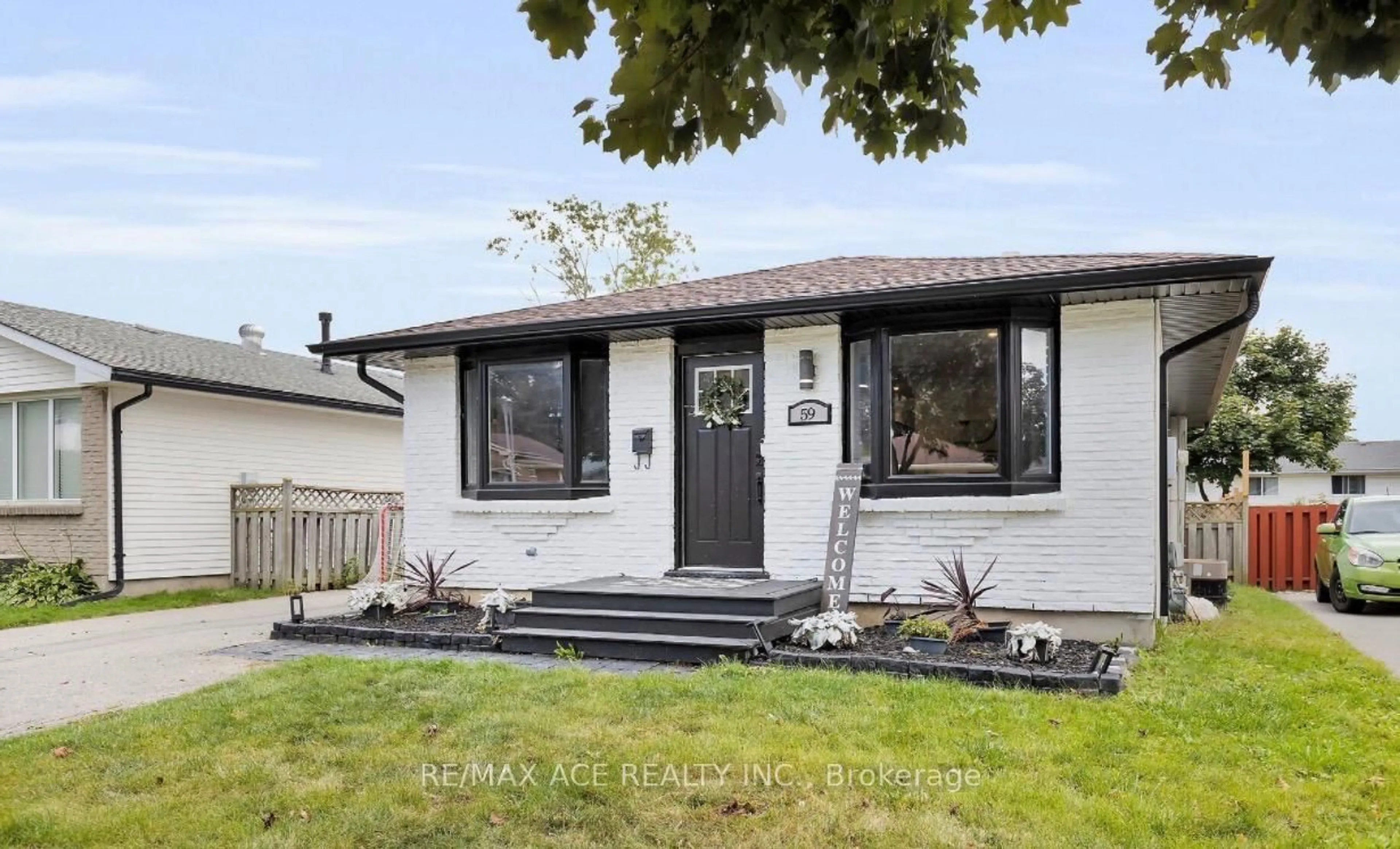 Home with vinyl exterior material, street for 59 Patience Cres, London South Ontario N6E 2K7