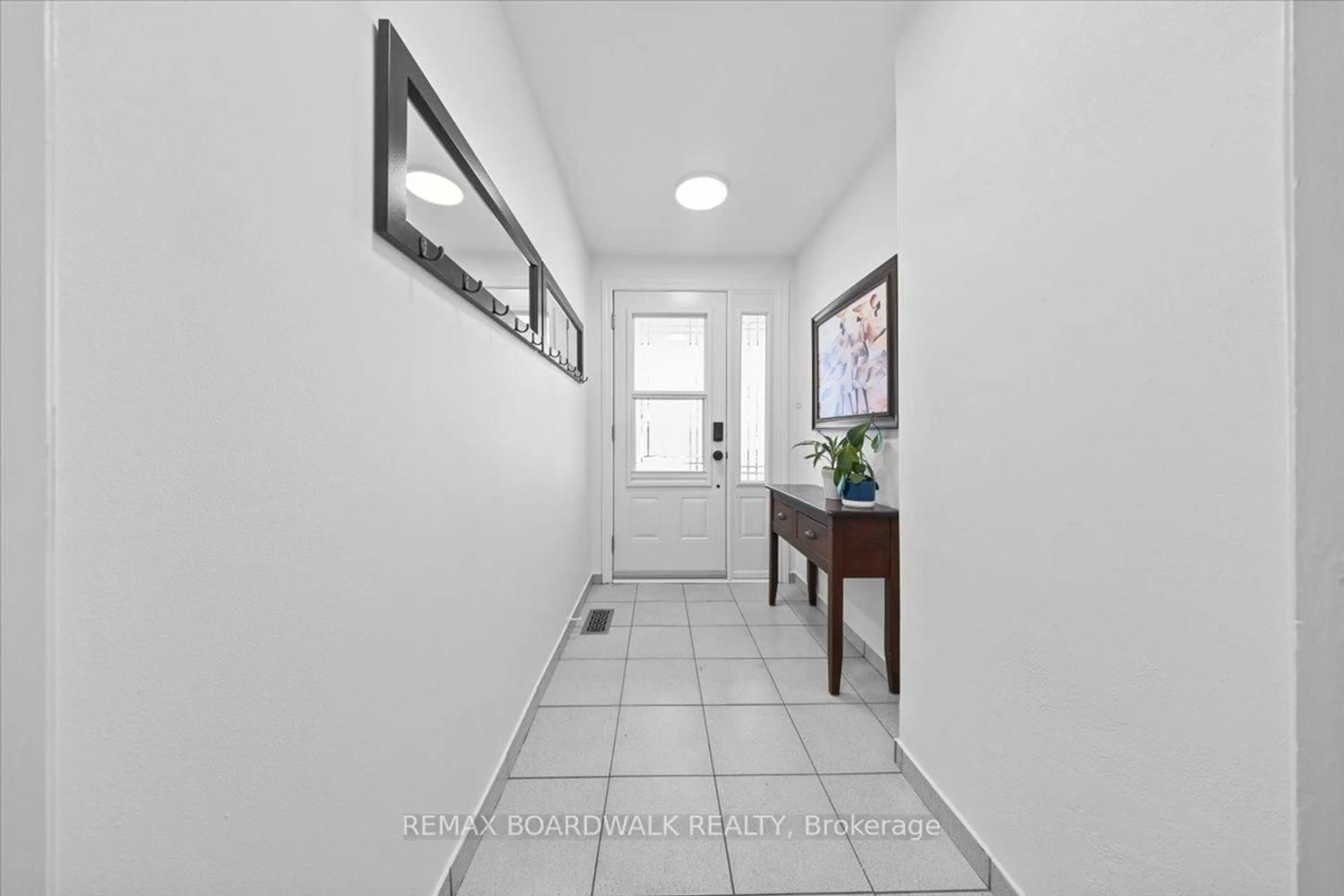 Indoor entryway for 1837 Windflower Way, Orleans Ontario K1C 5Z8